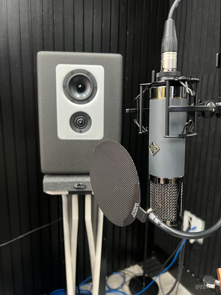  Recording Studio- Calling all Artists, Musicians, Podcasters 