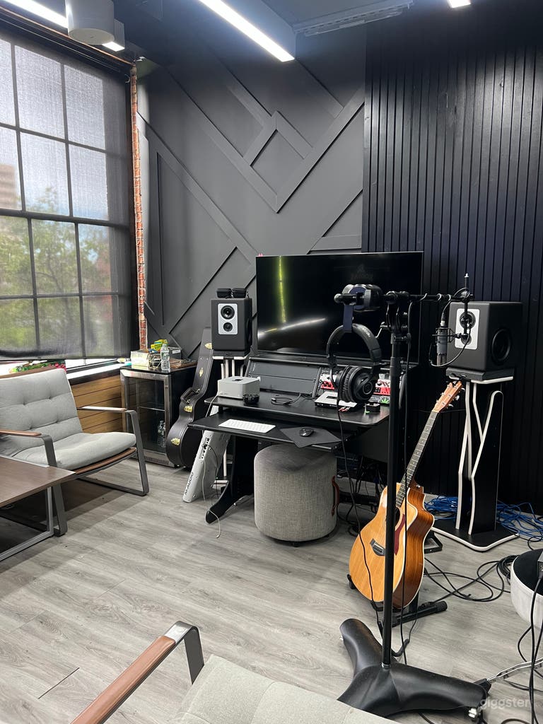  Recording Studio- Calling all Artists, Musicians, Podcasters 