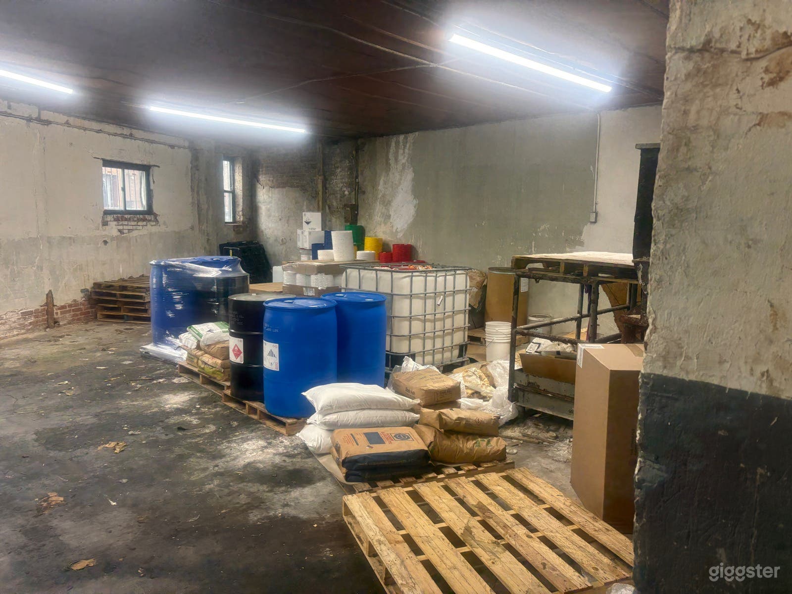 Grungy warehouse with retro offices Photo 4