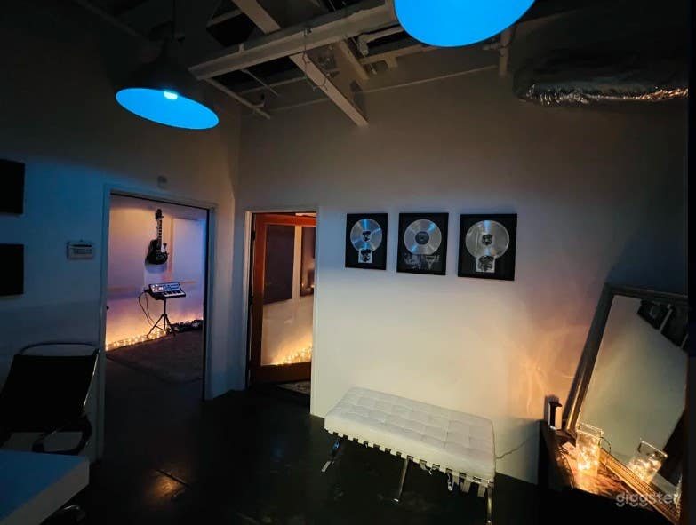 Pro Recording Studio | Music | Podcast | Voiceover Photo 3