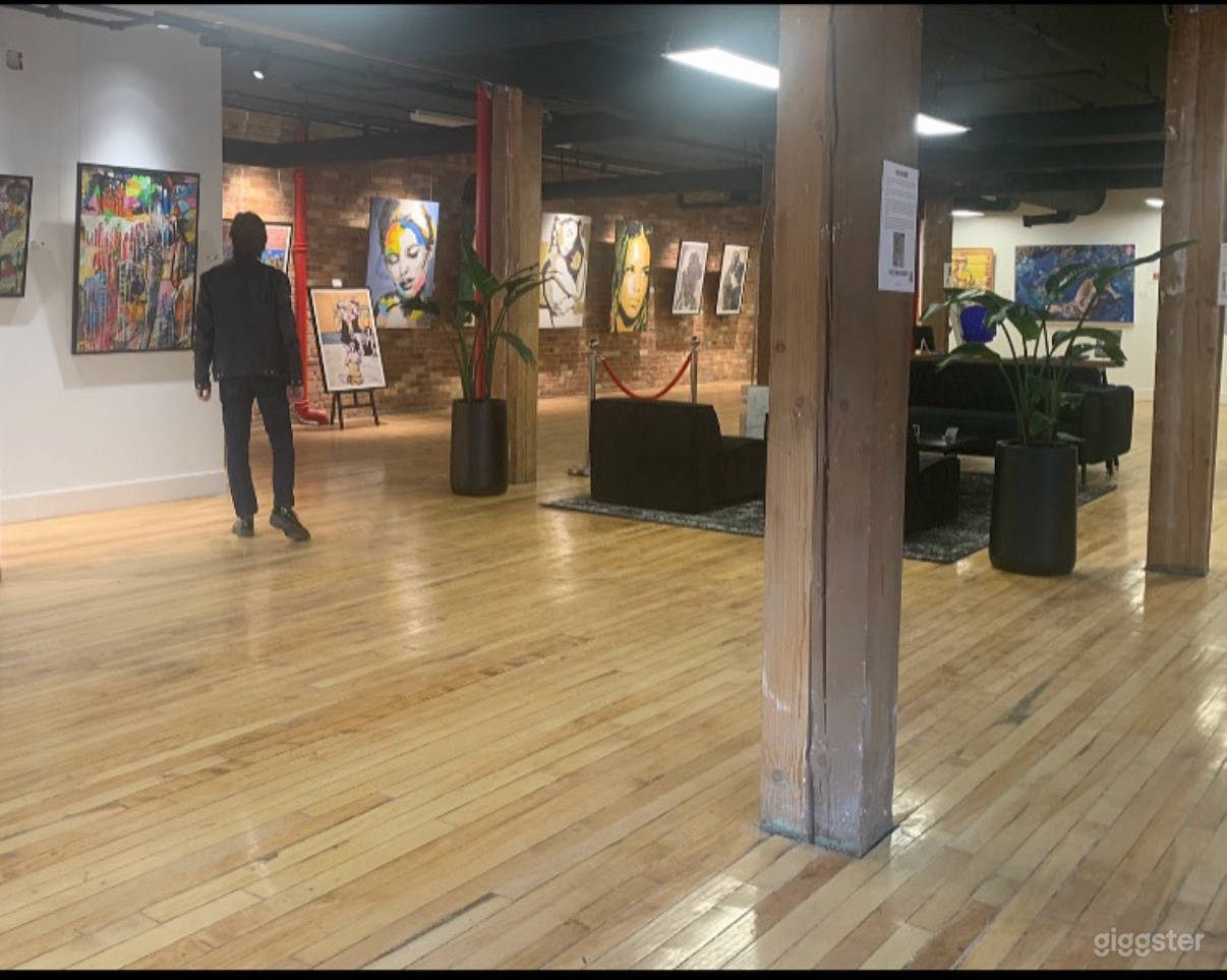 Modern Creative Gallery Space Photo 2