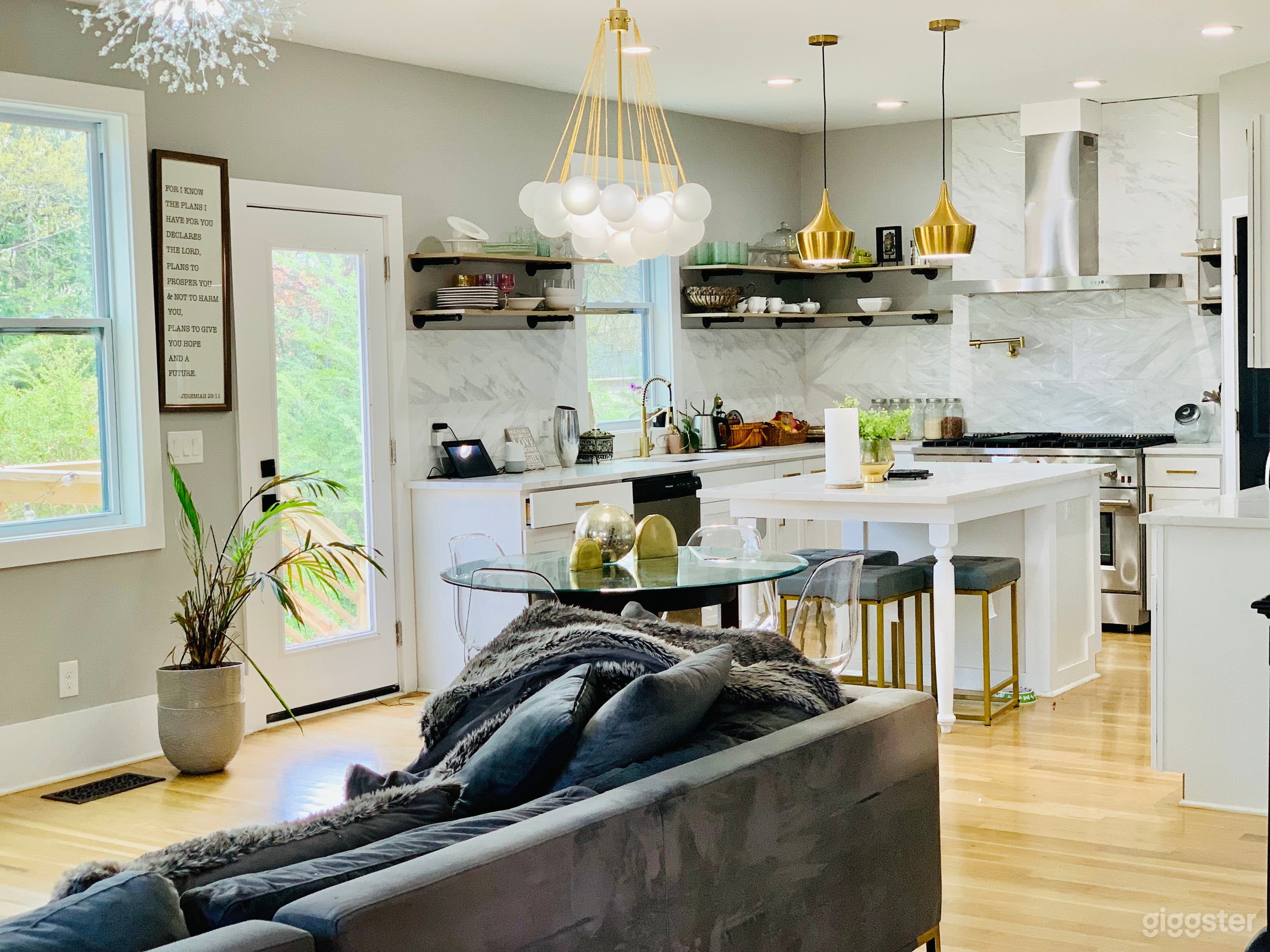 Downtown Covington Modern Farmhouse Photo 1