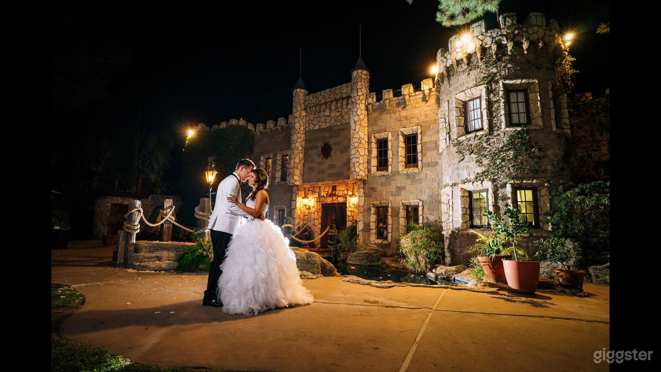 Real Majestic castle on top of the Hollywood Hills Photo 1