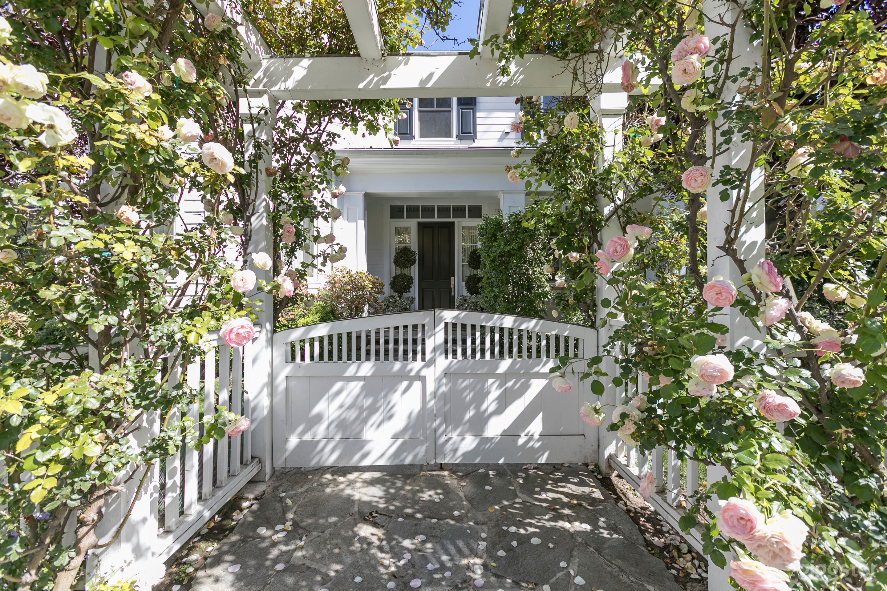 Traditional East Coast Beach House Photo 3