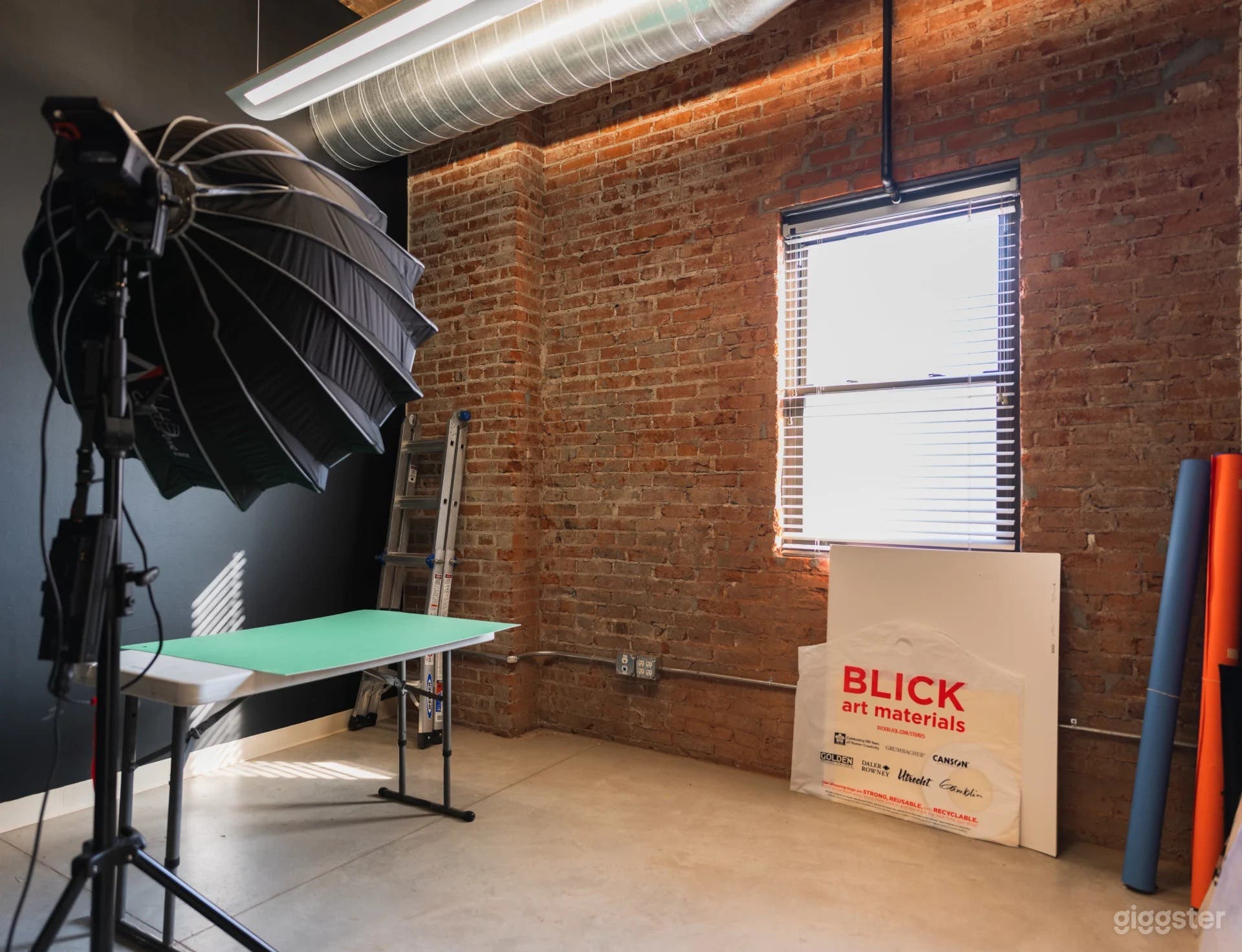 Downtown West Product Photography Room Photo 4