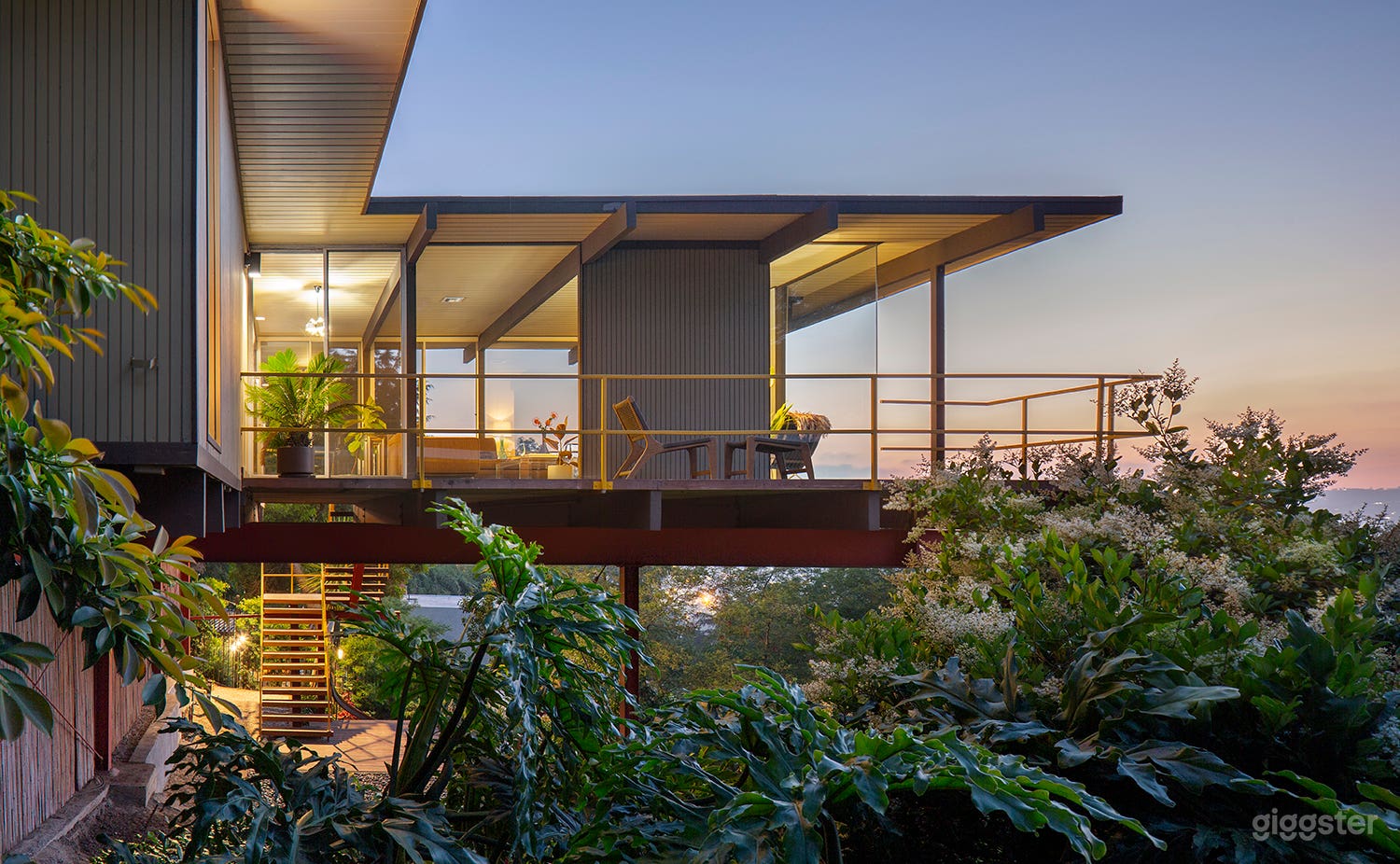 Mid-Century Jewel Box with Jetliner Views Photo 1