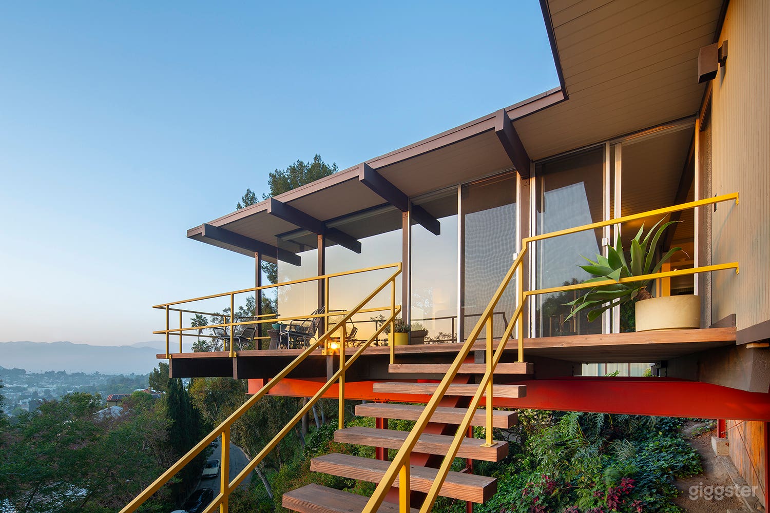 Mid-Century Jewel Box with Jetliner Views Photo 2