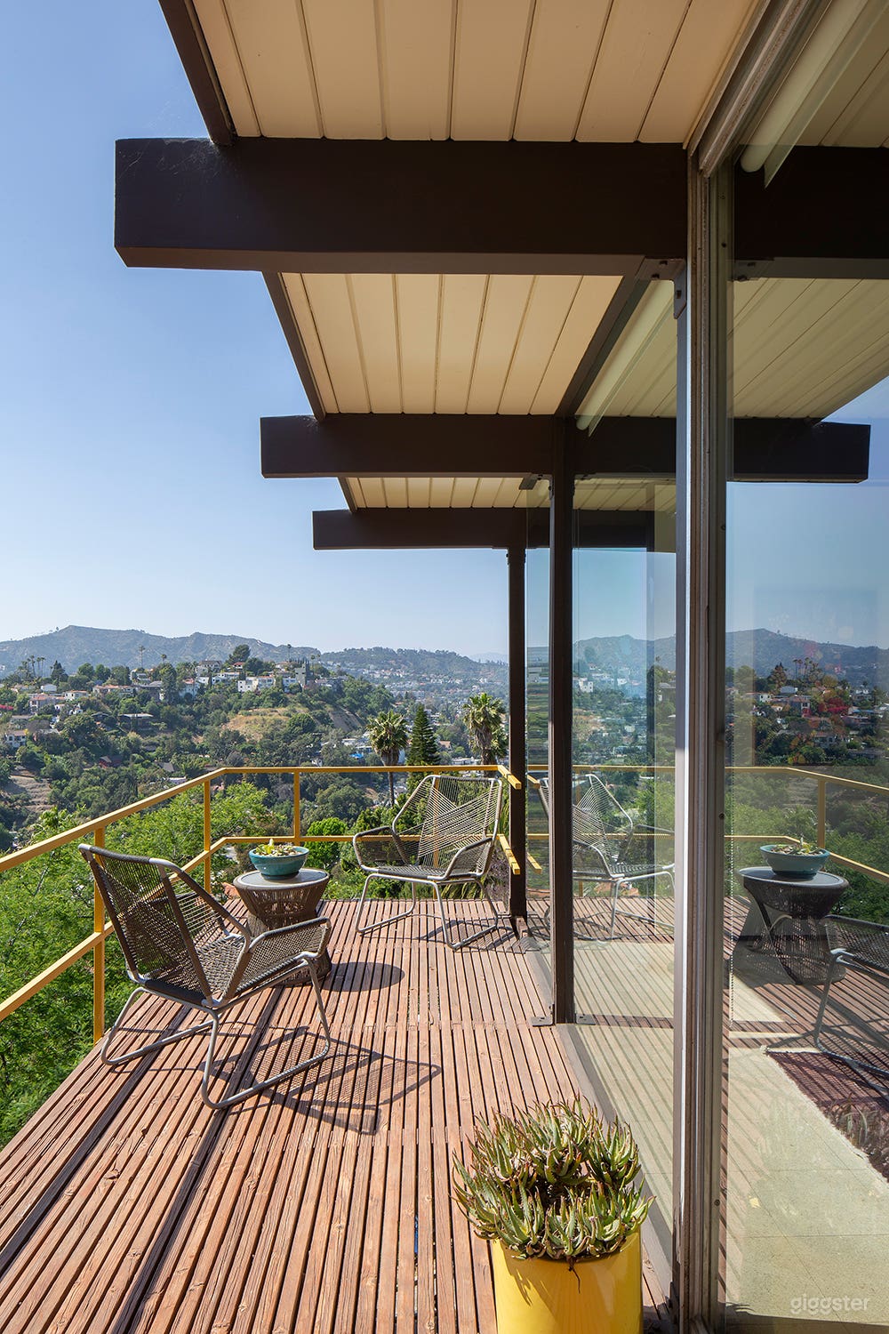 Mid-Century Jewel Box with Jetliner Views Photo 4