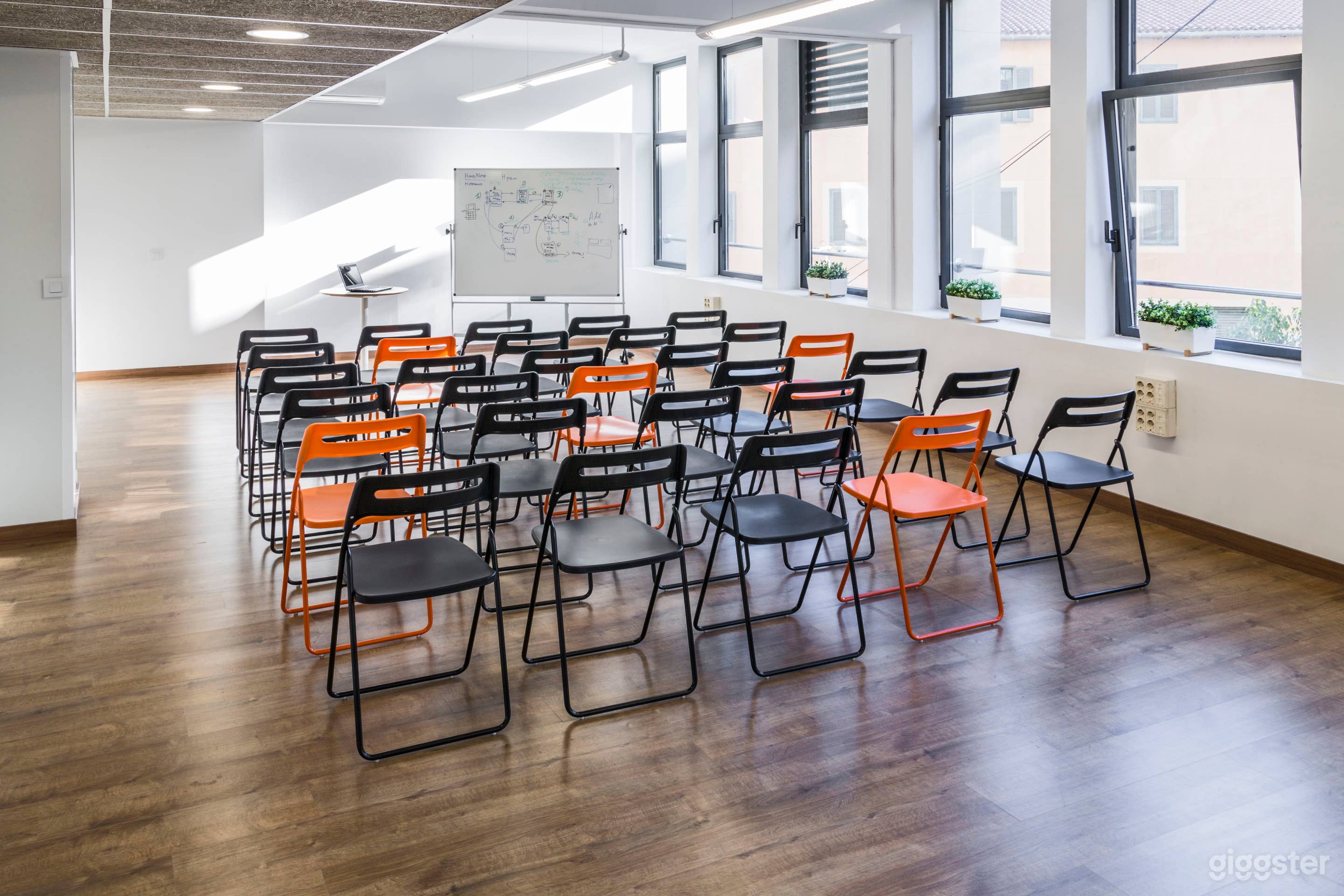 Multi-purpose room Photo 2