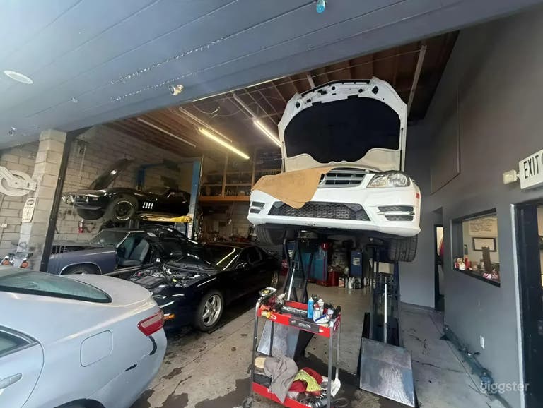  Authentic Mechanic Garage | Industrial Auto Shop 