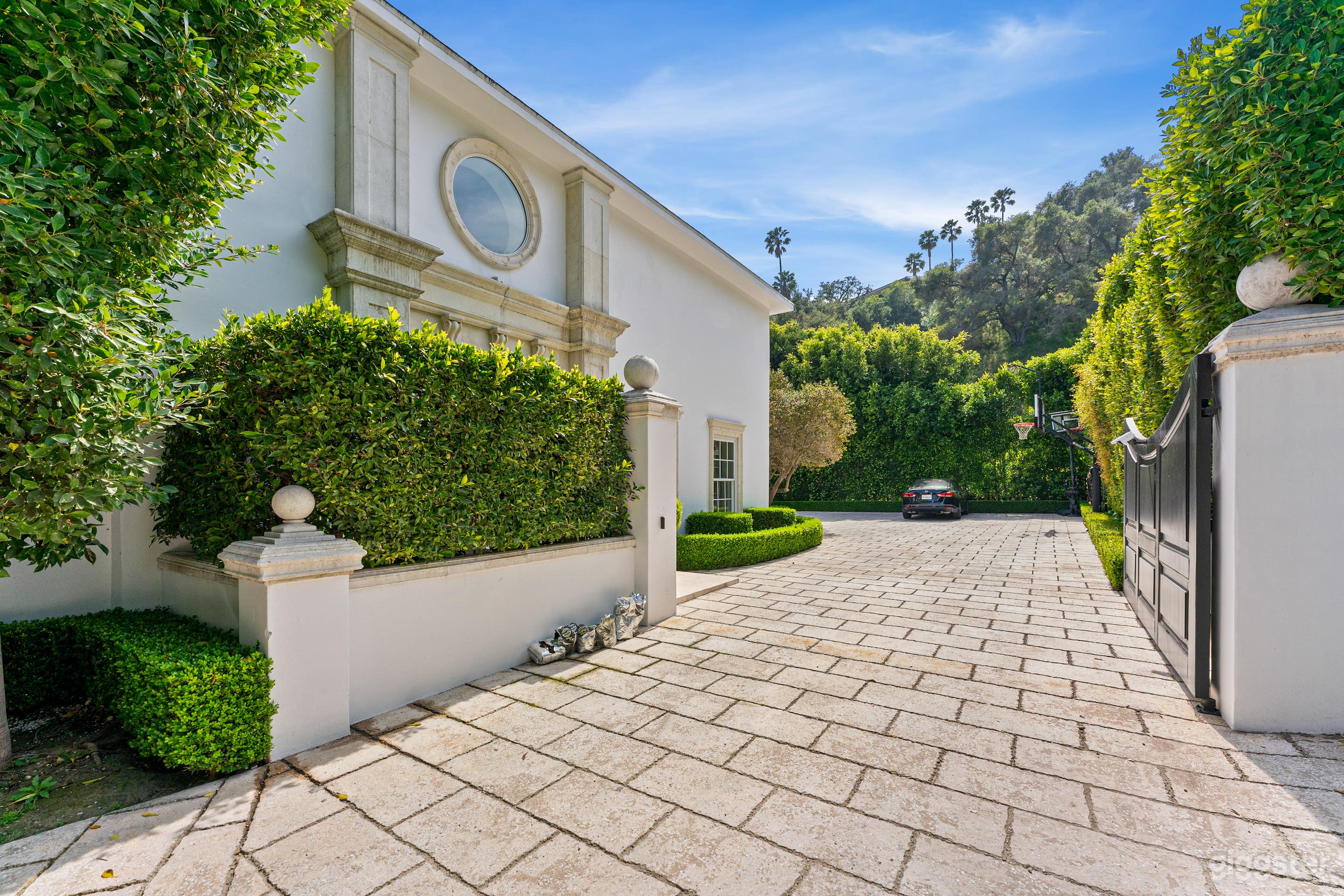 Elegant Gated Bel-Air Estate with Pool, Garden & Interiors Photo 4