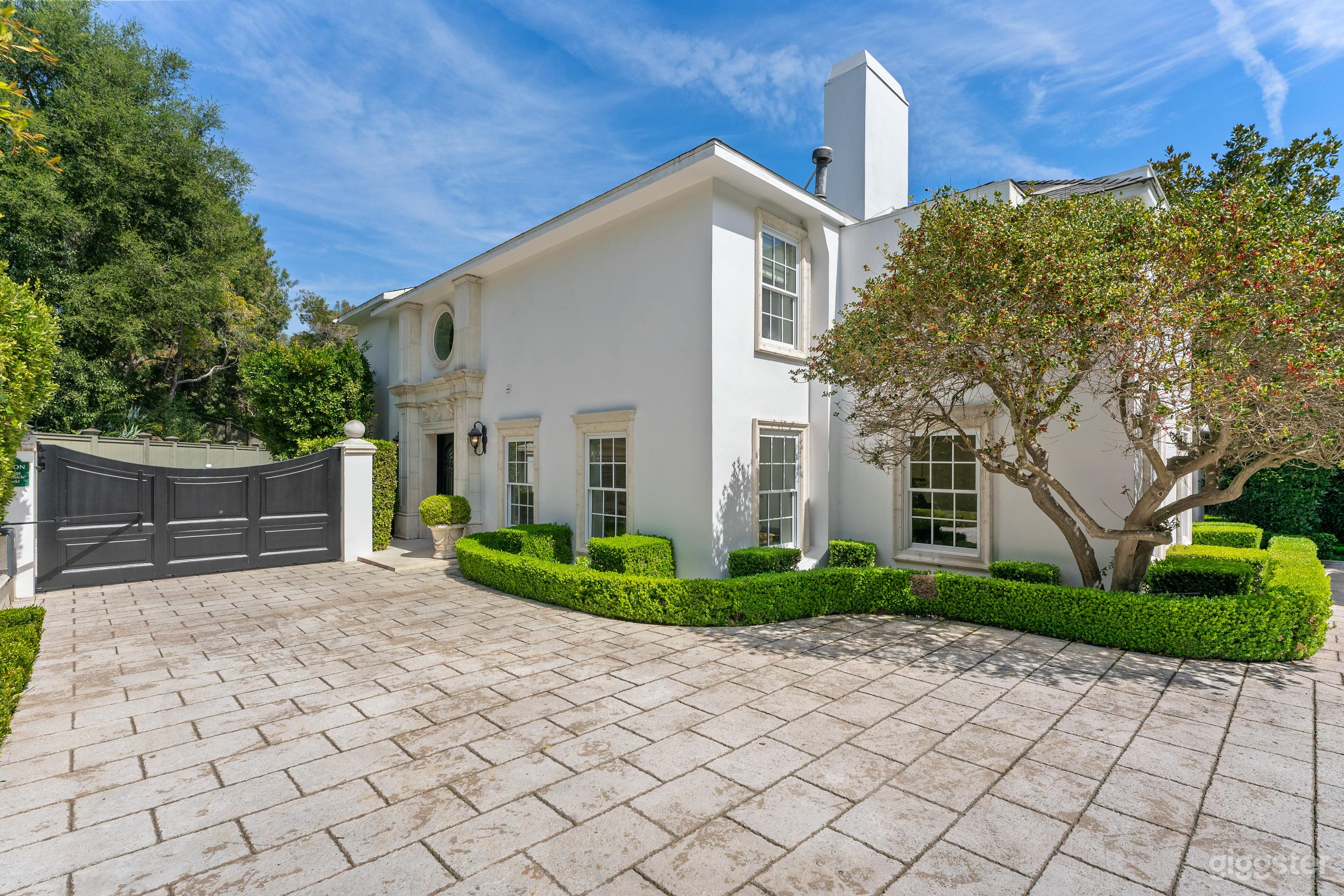 Elegant Gated Bel-Air Estate with Pool, Garden & Interiors Photo 2