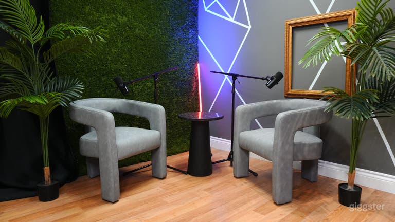  Modern Multimedia Podcast Studio 