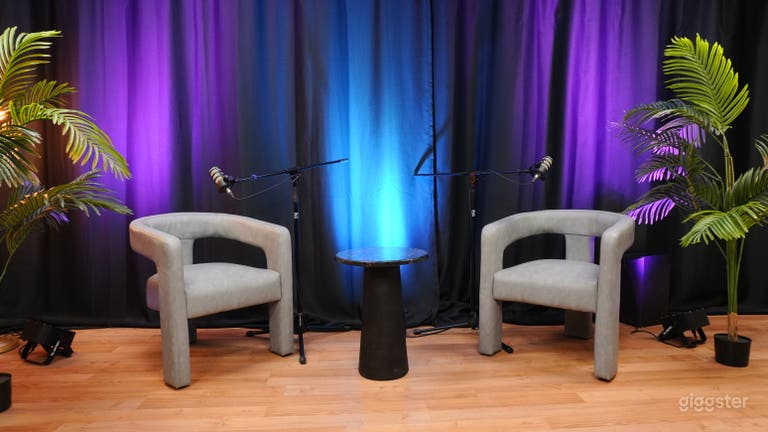  Modern Multimedia Podcast Studio 