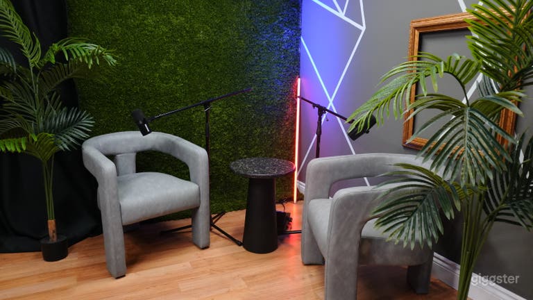  Modern Multimedia Podcast Studio 