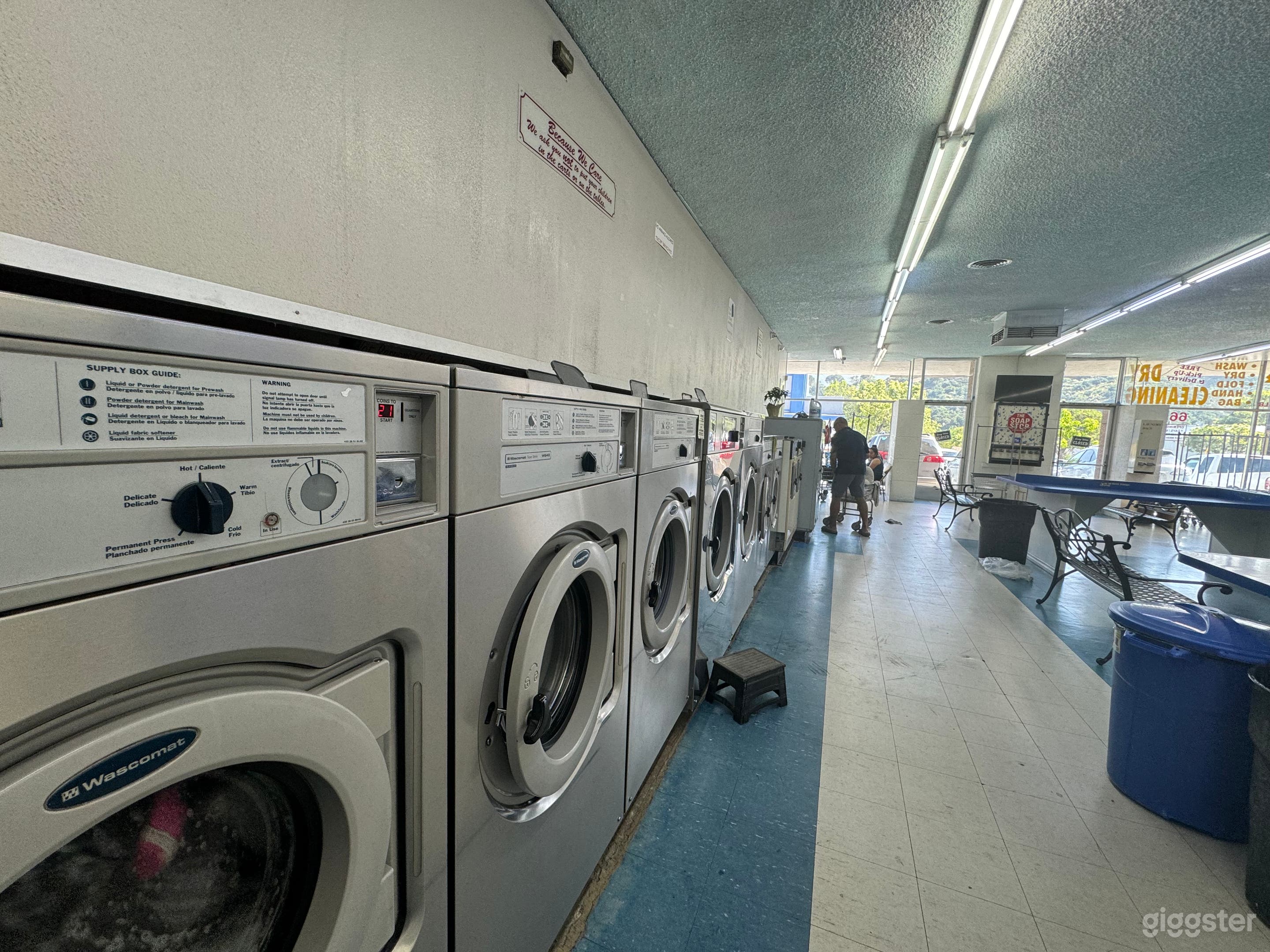 Spacious, One-of-a-Kind Laundromat in Los Angeles Photo 4