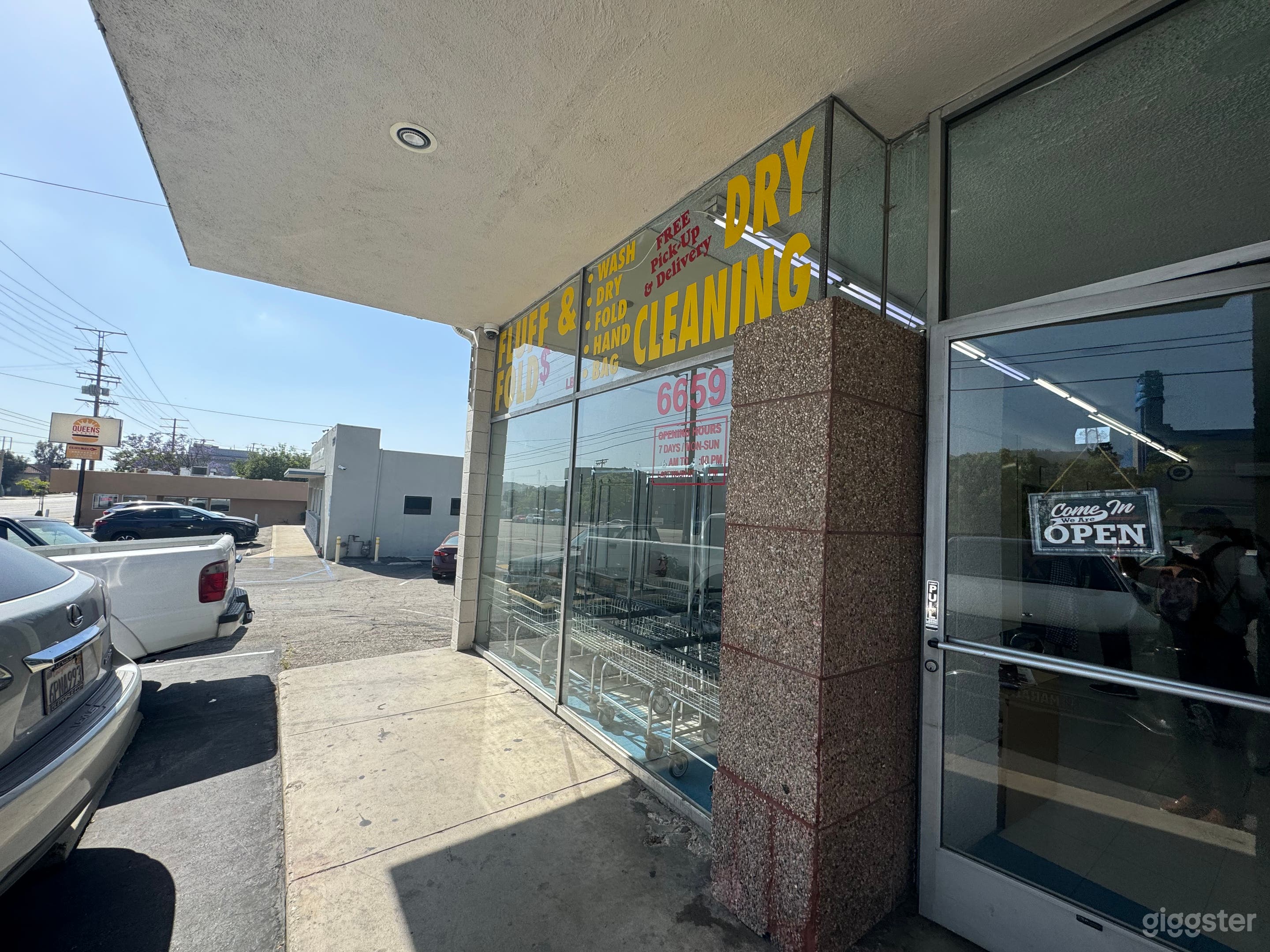Spacious, One-of-a-Kind Laundromat in Los Angeles Photo 2