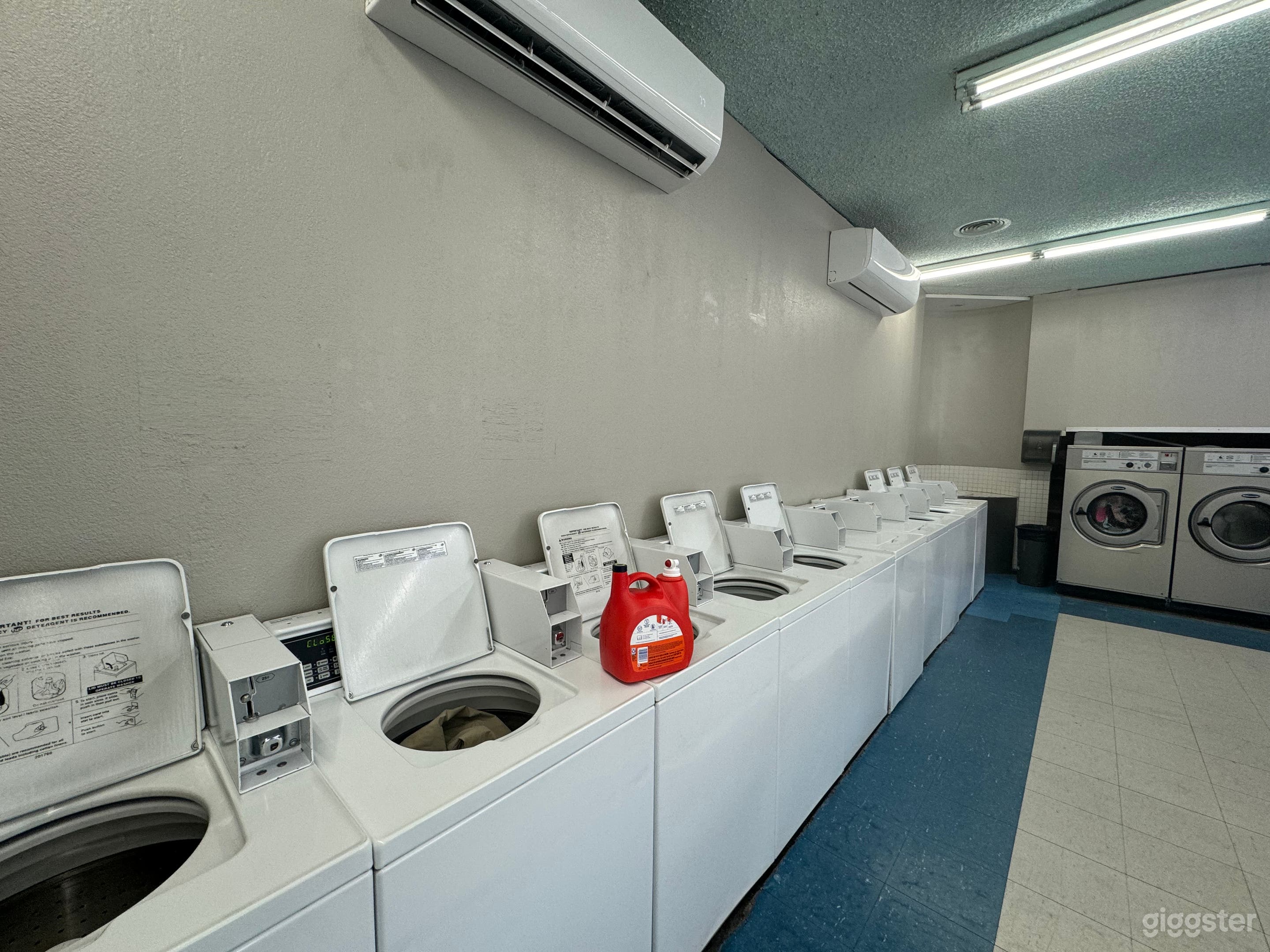 Spacious, One-of-a-Kind Laundromat in Los Angeles Photo 3