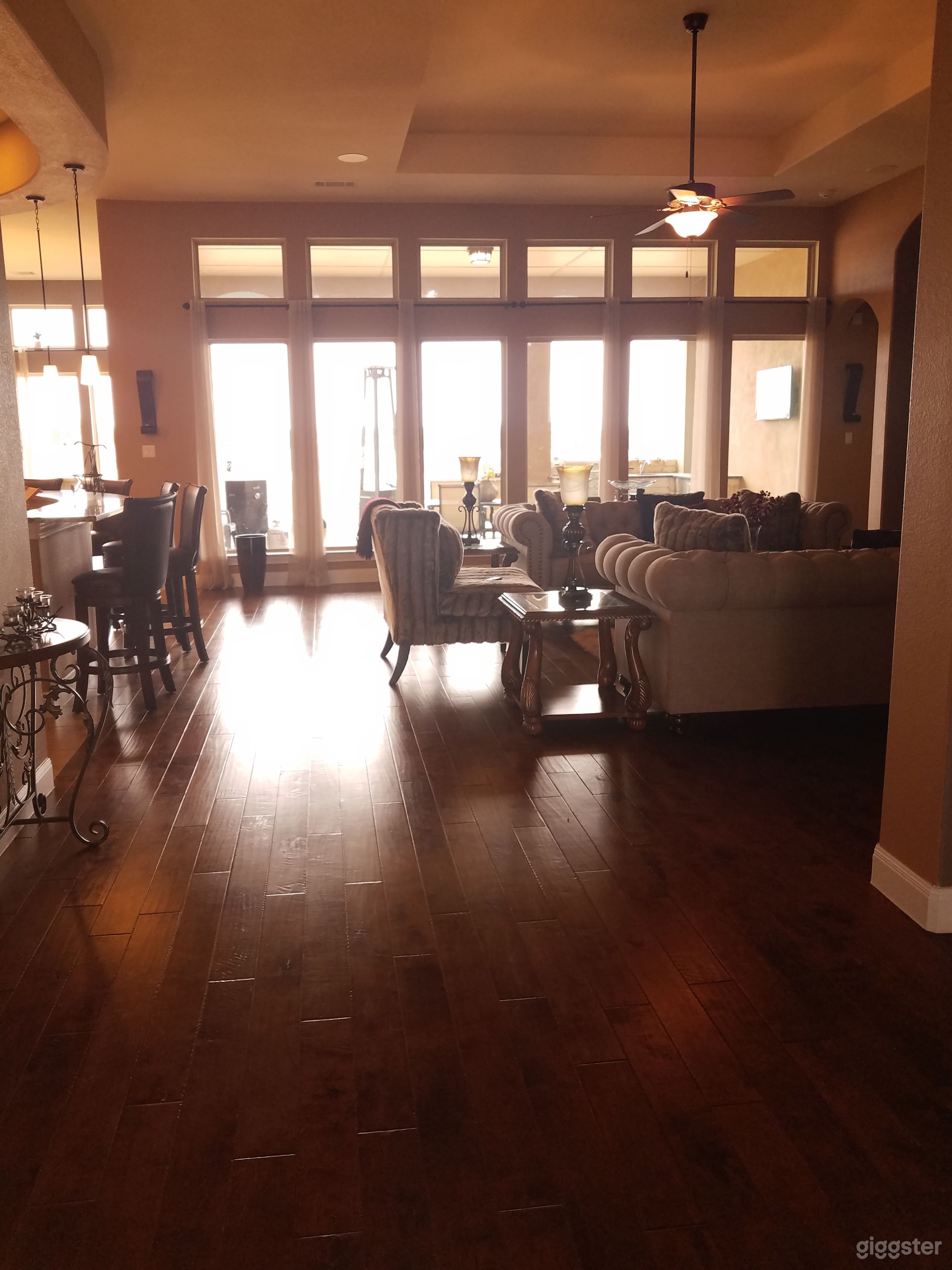 Hidden Little Castle Great For Film Productions  Photo 4