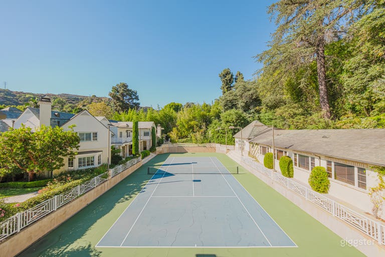  TENNIS COURT DREAMS: HOLLYWOOD HILLS ESTATE 