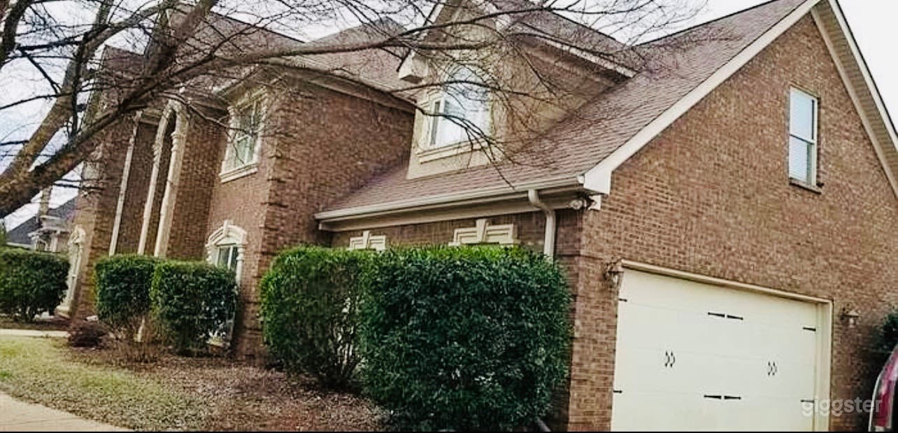 Down South Southern Bell Modern Home Photo 3