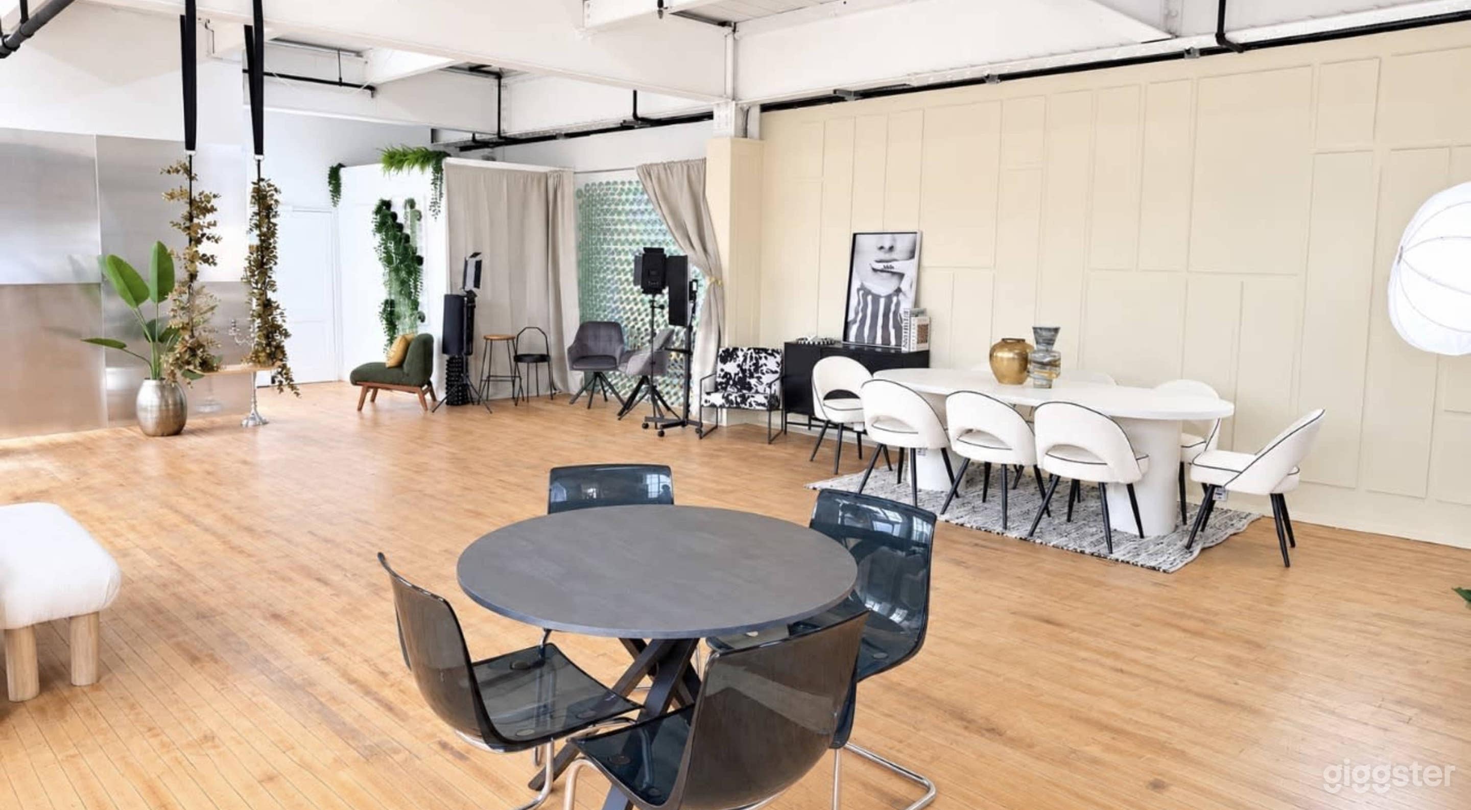 The Space: Industrial Modern Contemporary Studio Photo 2