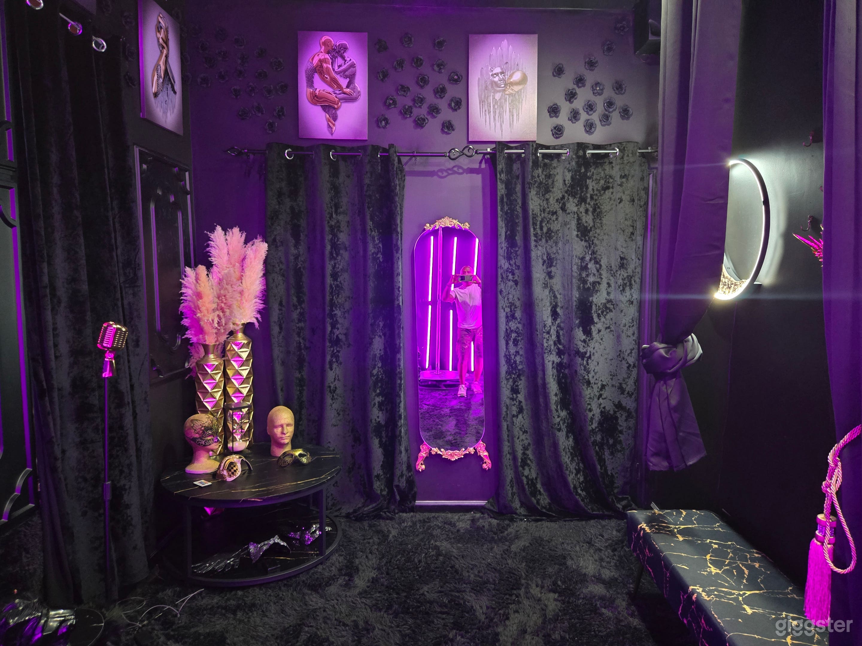 main area with curtains for a complete black out experience