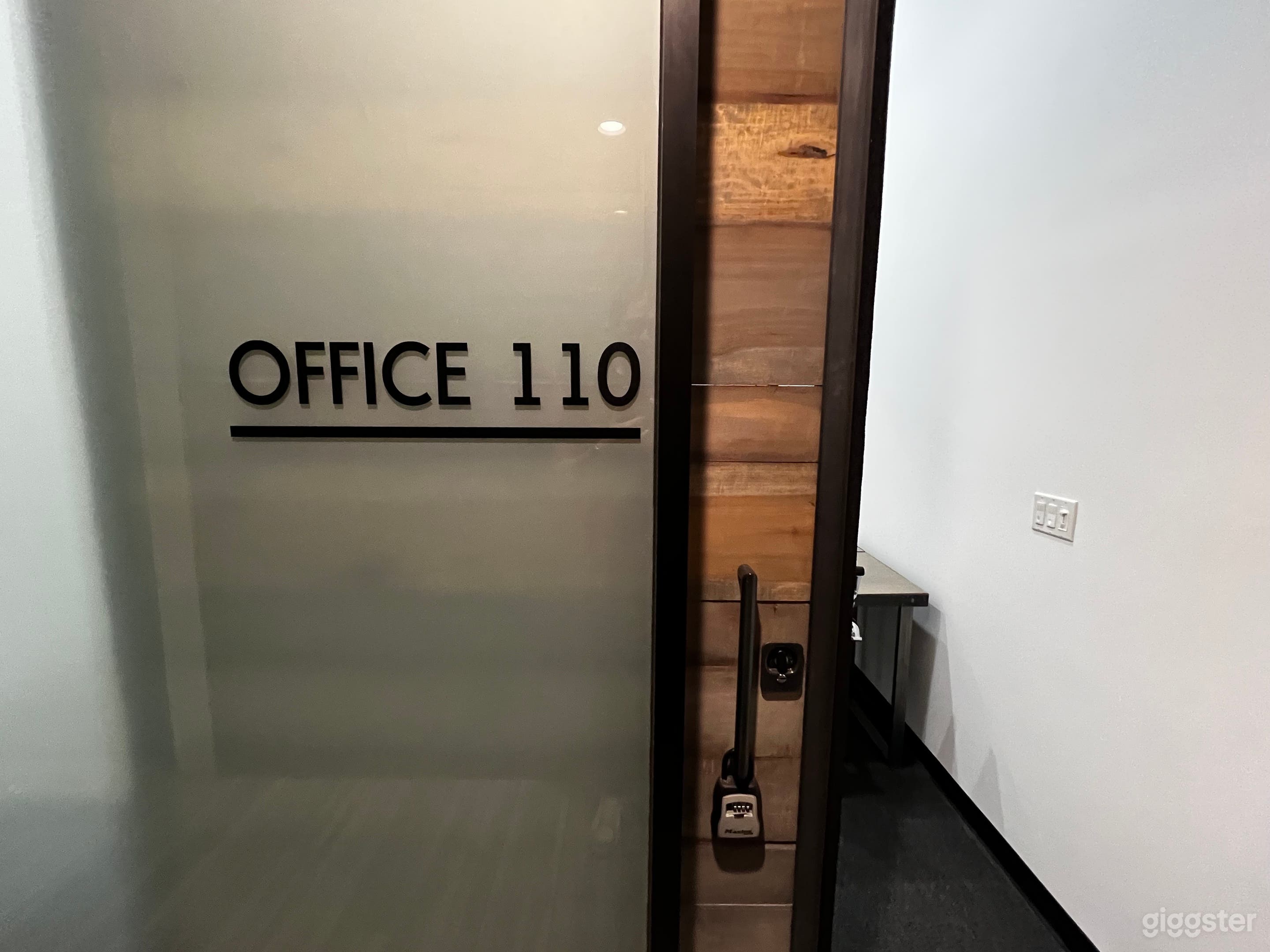 Office 110 Photo 1