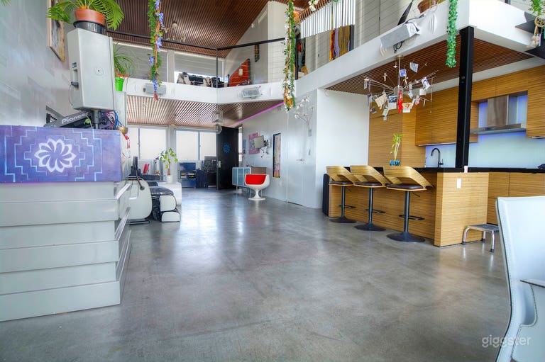  Modern Pentloft w/ Sound System -Rooftop City View 