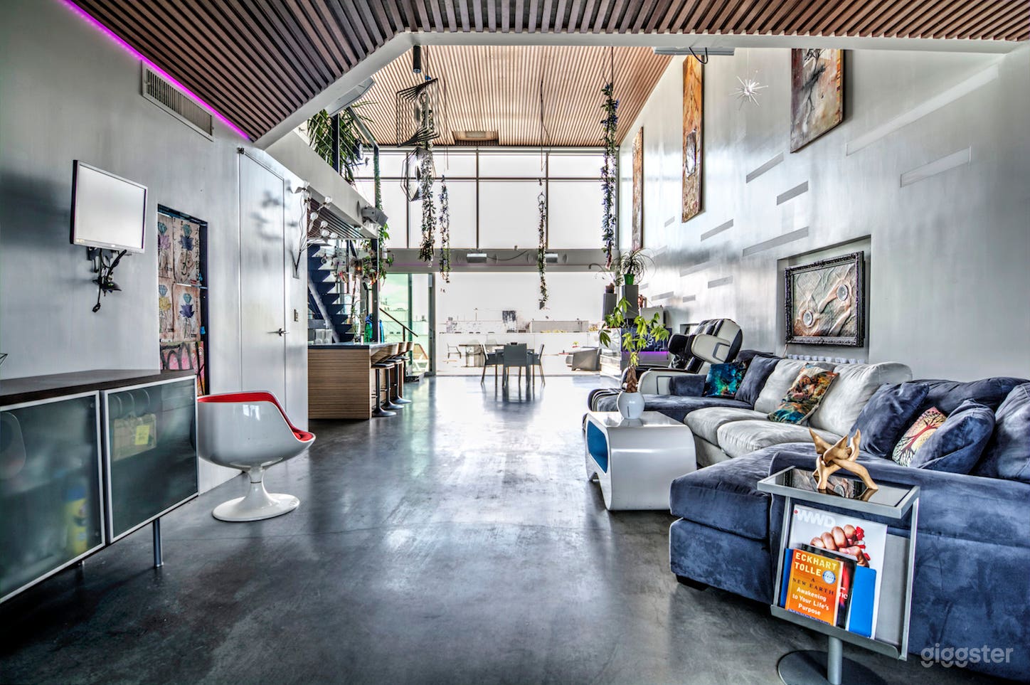 Modern Pentloft w/ Sound System -Rooftop City View Photo 1