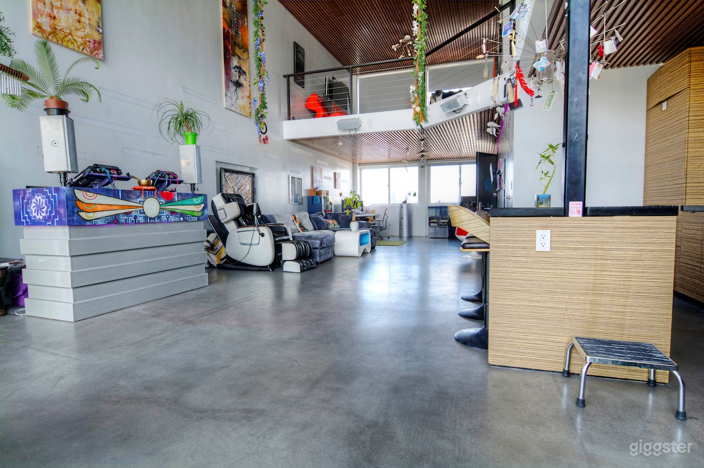 Modern Pentloft w/ Sound System -Rooftop City View Photo 4