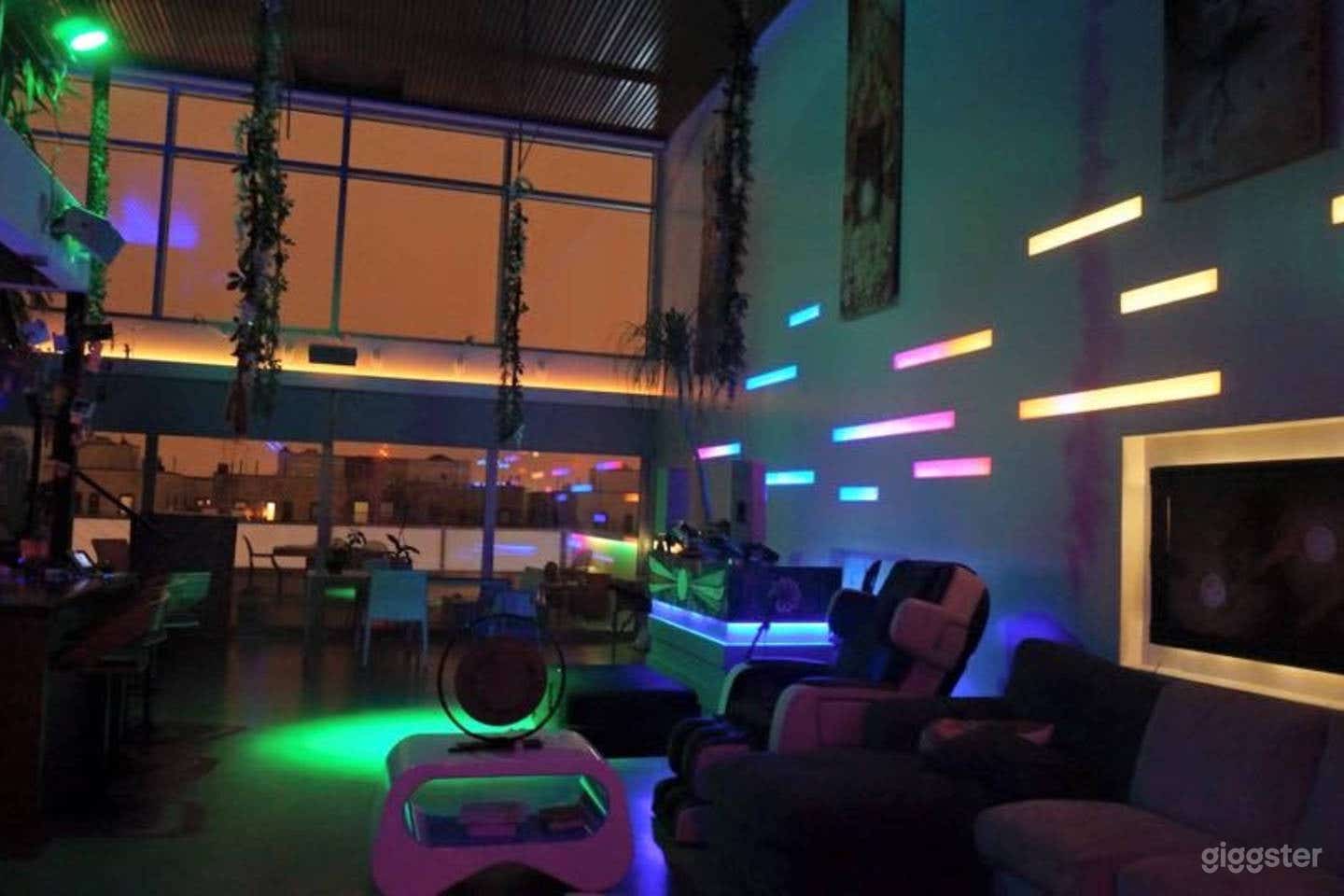 Modern Pentloft w/ Sound System -Rooftop City View Photo 2