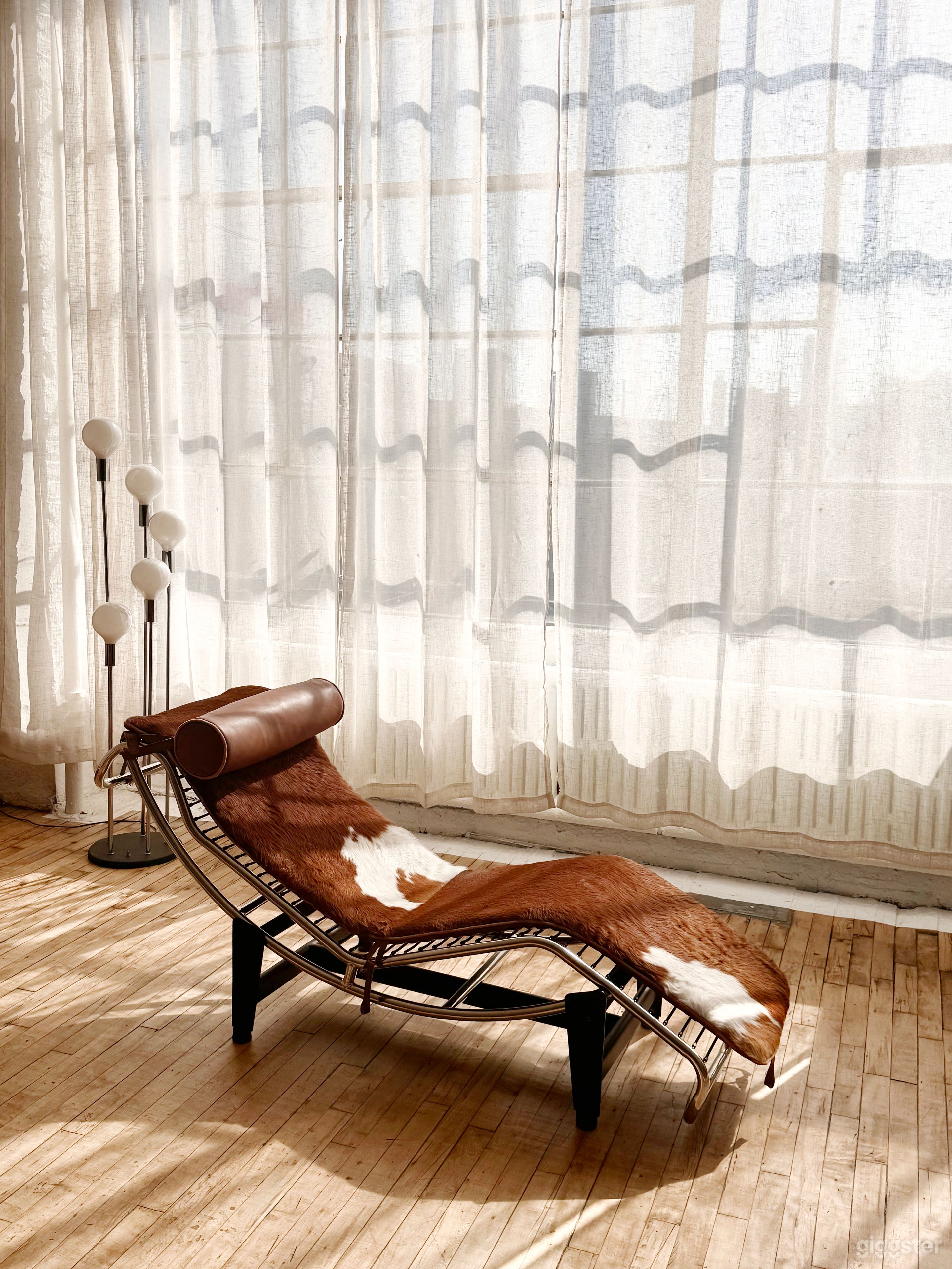 Sunlit Photo & Event Loft with Curated Furniture Photo 3