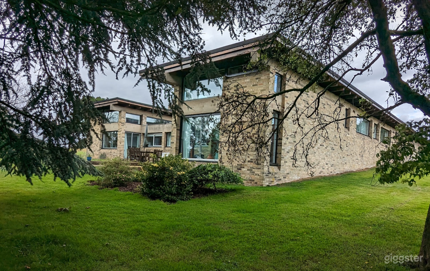 Double-Height, split-level 1960s house on multiple levels. Dramatic setting. Views over the Stour Valley (for miles).