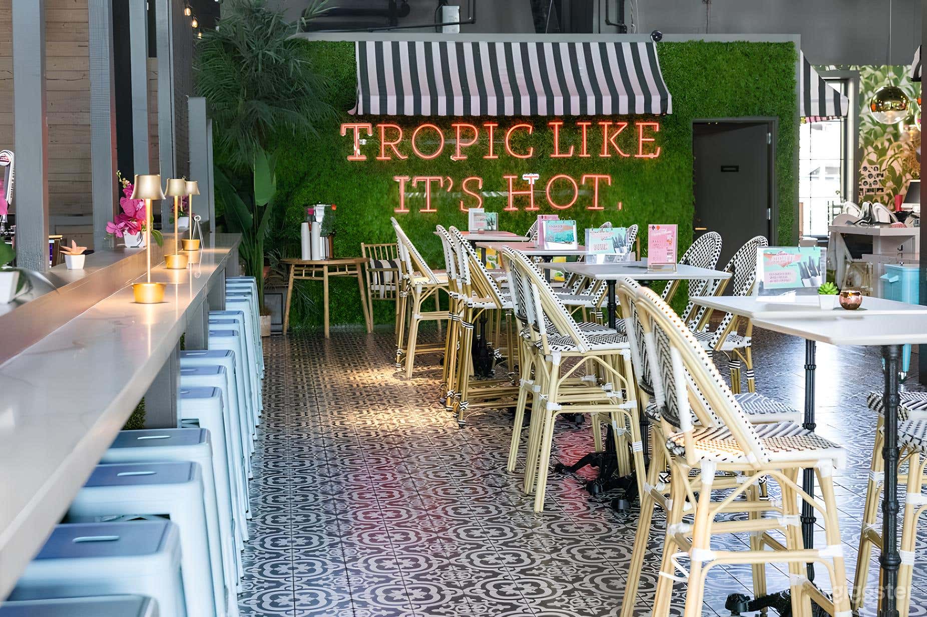 Retro Tropical Event Venue with Rooftop Deck &amp; Games Photo 2