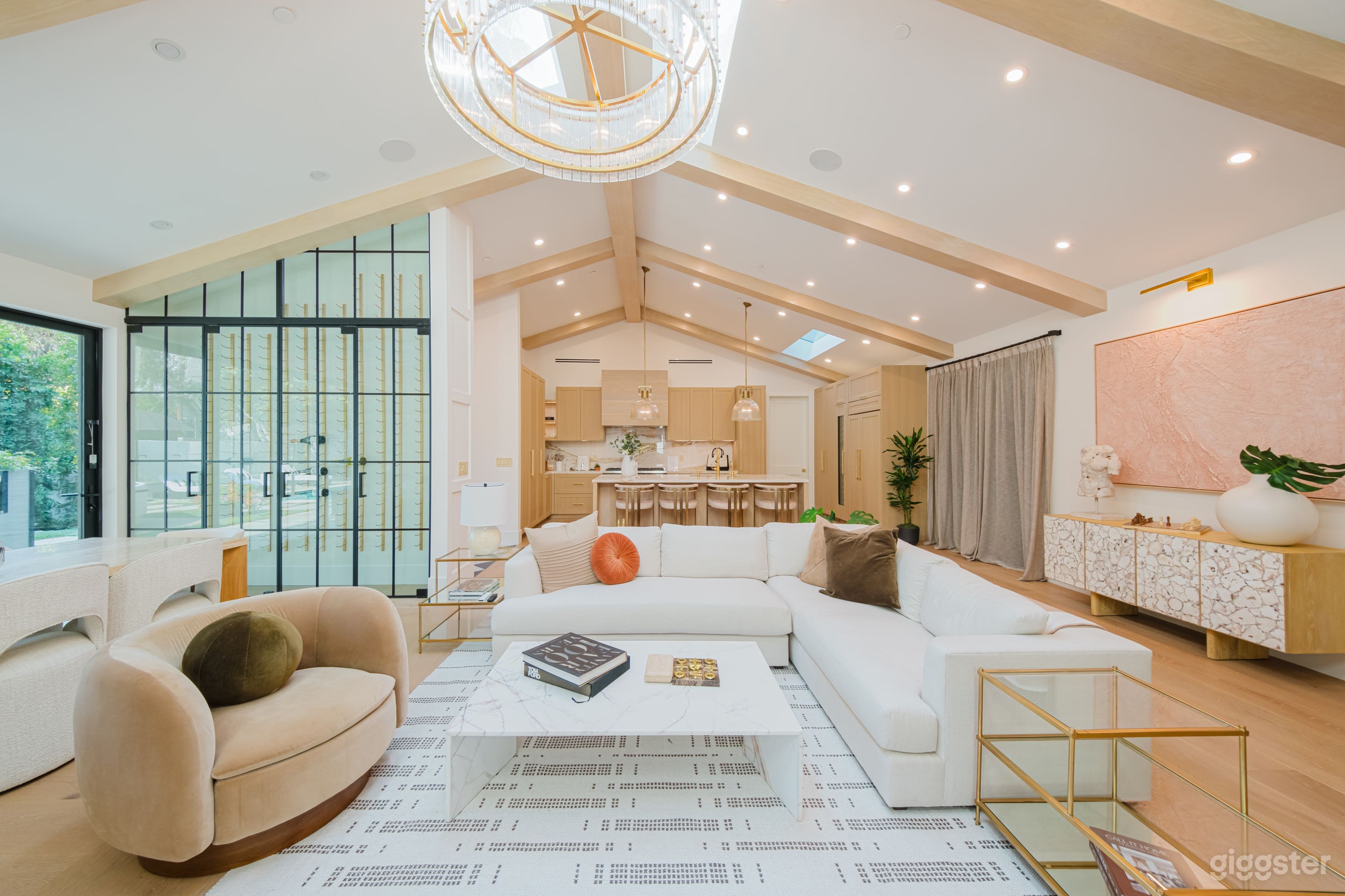 CHIC CANYON RETREAT WITH MODERN FLAIR Photo 4