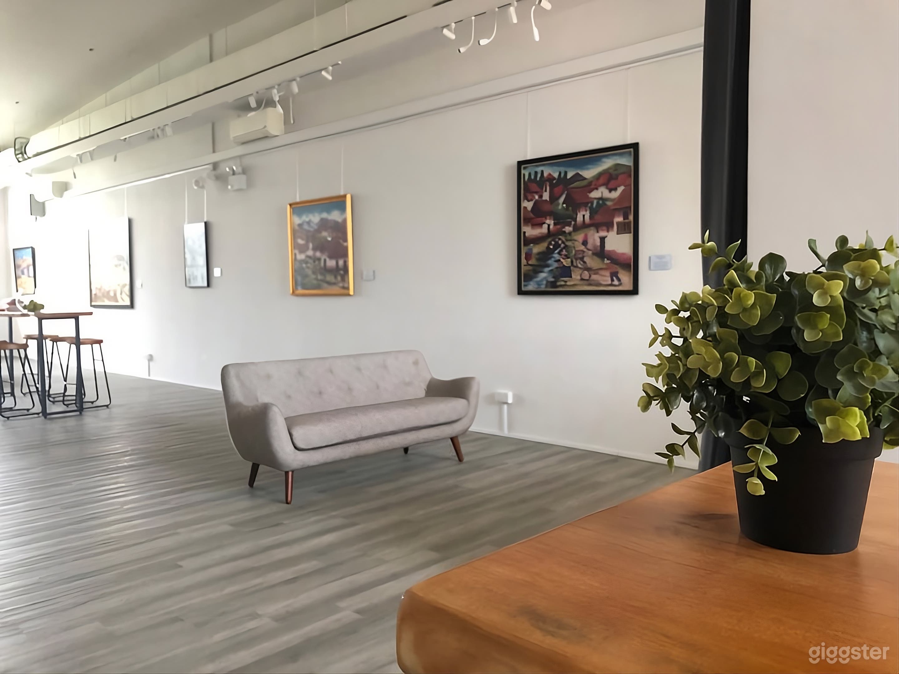Gallery-Style Space for Events and Exhibitions Photo 4