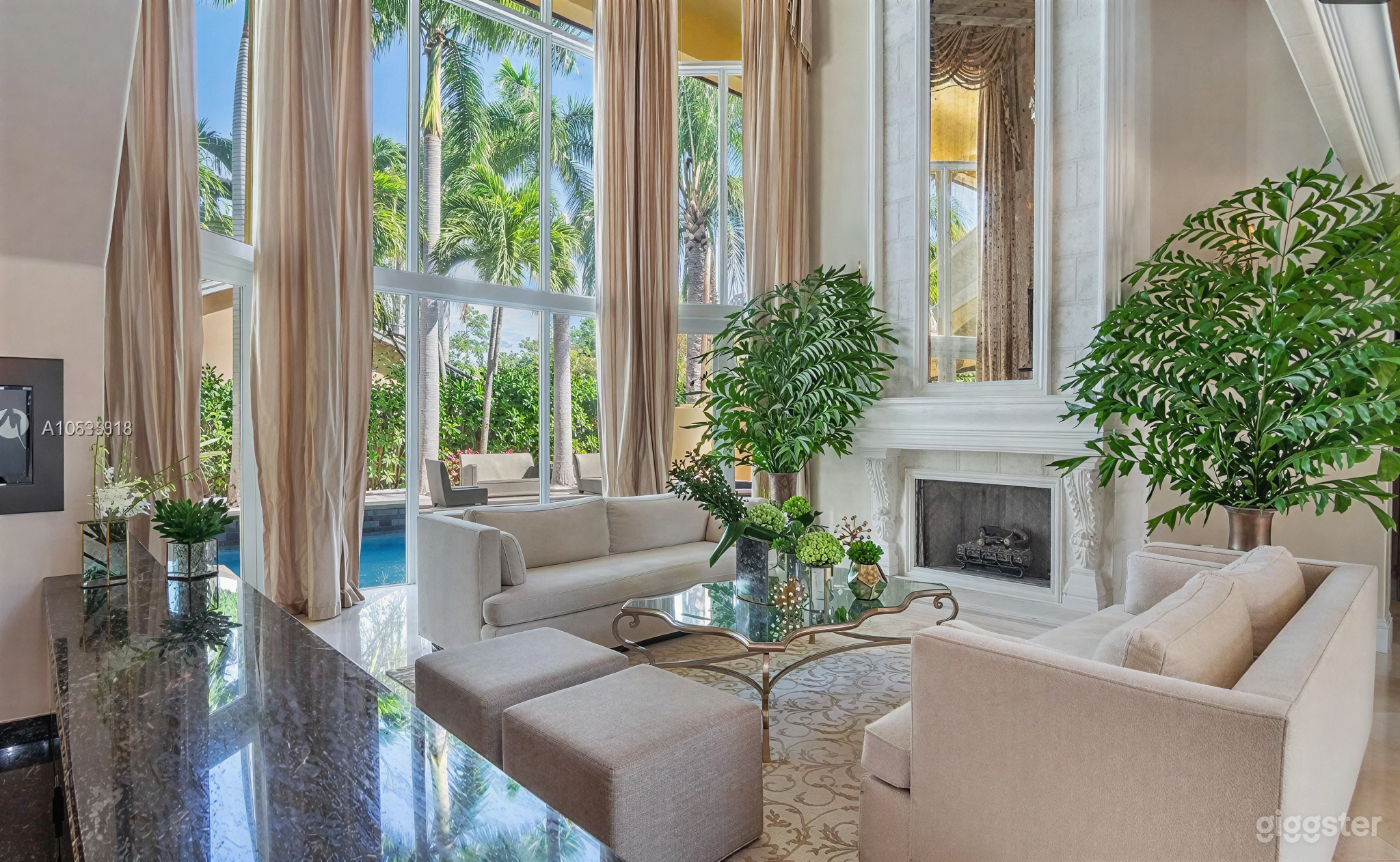 Luxurious Mediterranean-Modern Estate with Private Pool Photo 3