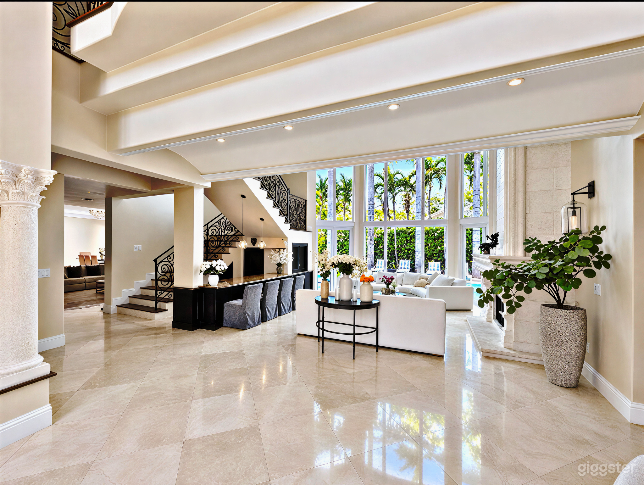 Luxurious Mediterranean-Modern Estate with Private Pool Photo 1