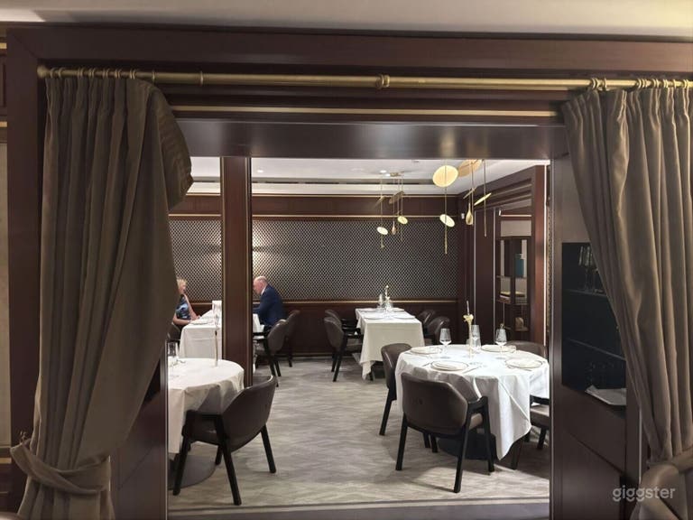  The Library: An Intimate Literary Escape 