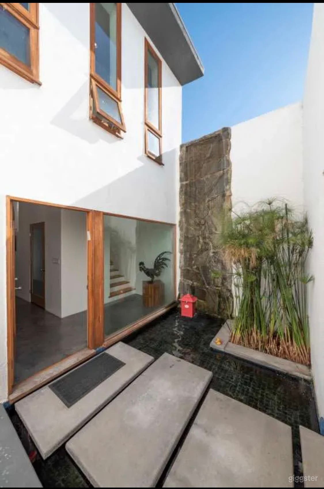 Two Story Modern, Contemporary Home in the Palms A Photo 3