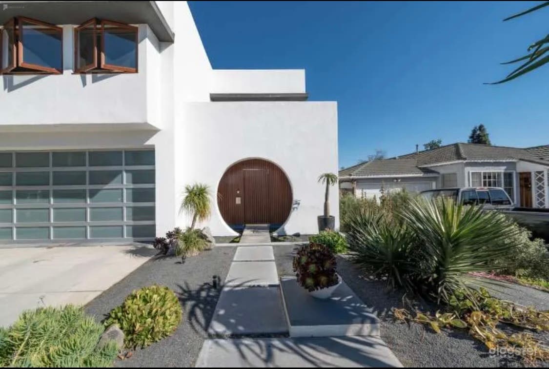 Two Story Modern, Contemporary Home in the Palms A Photo 2