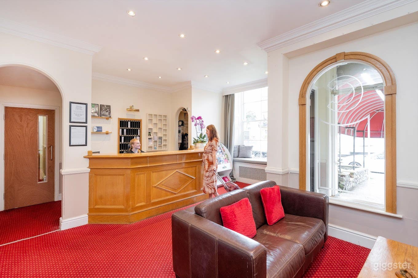 Homely B&amp;B style hotel with modern room interiors Photo 1