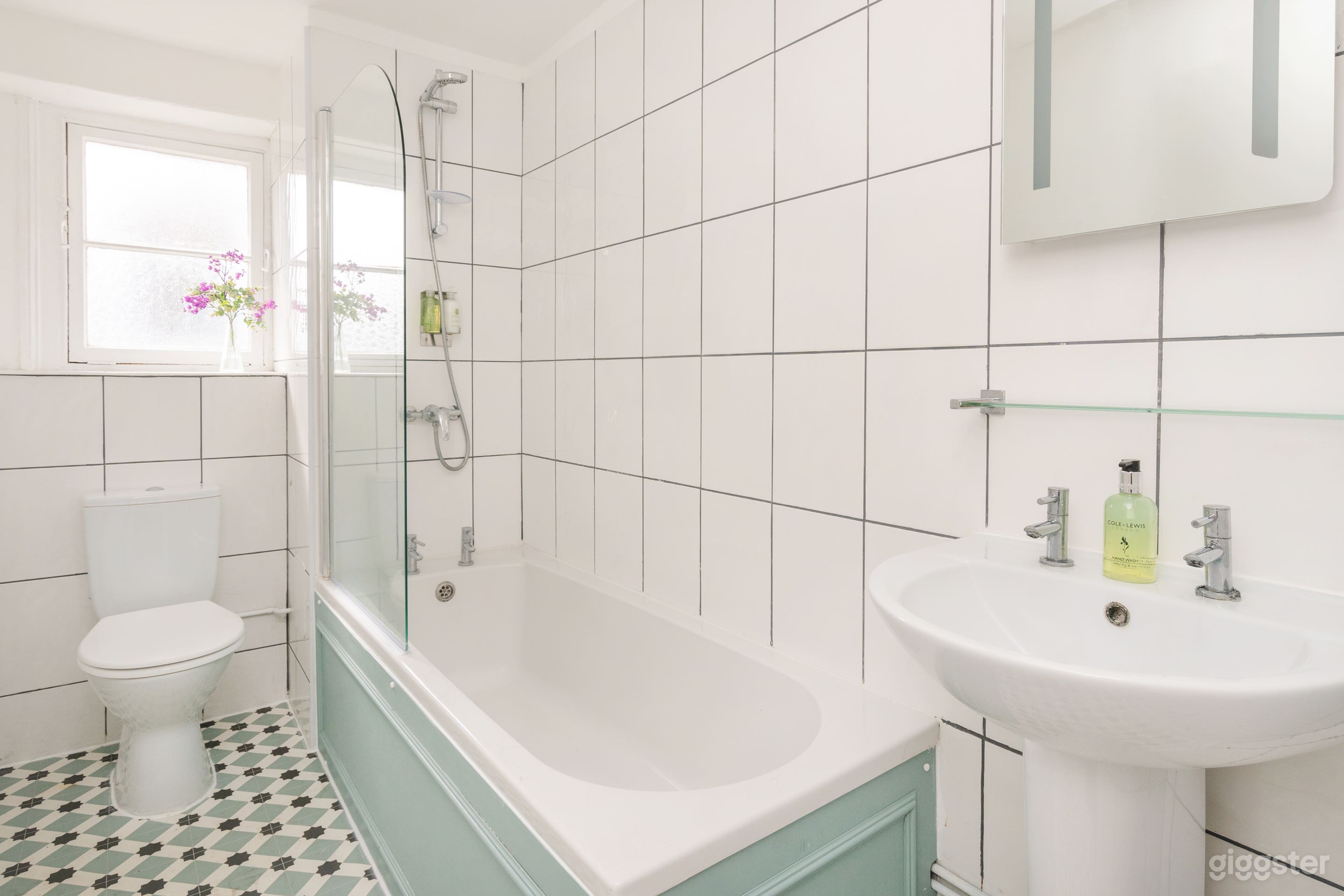 Homely B&amp;B style hotel with modern room interiors Photo 2