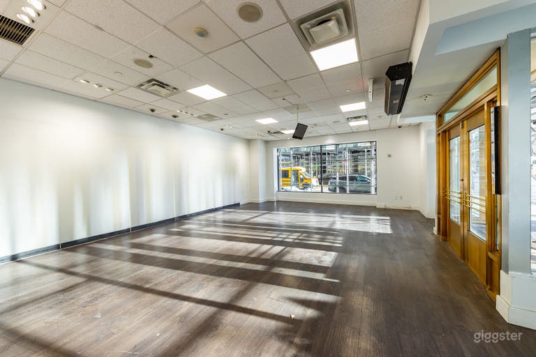  Broadway Fronting Retail Space at Historic NYC Landmark 