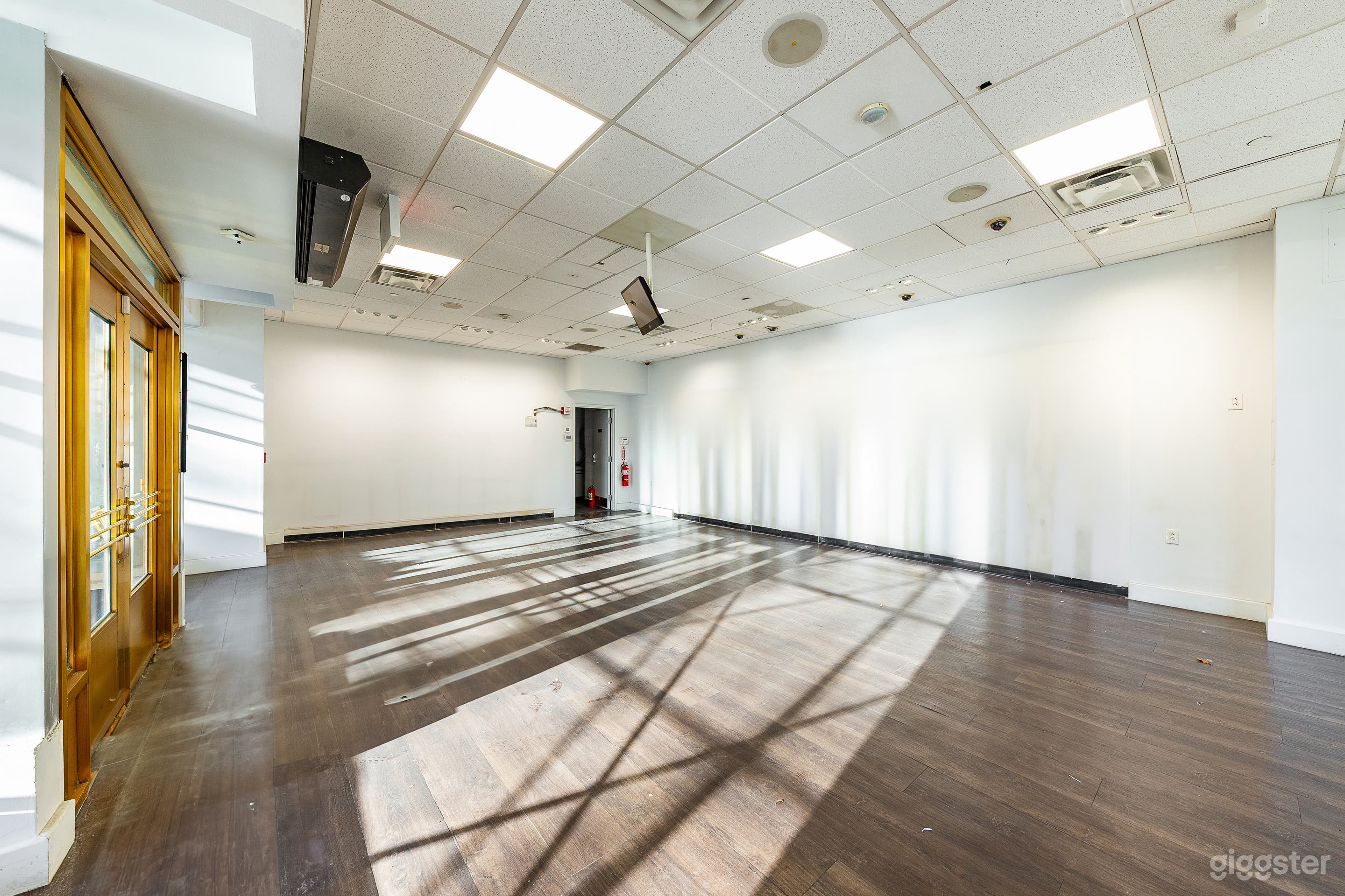 Broadway Fronting Retail Space at Historic NYC Landmark Photo 3