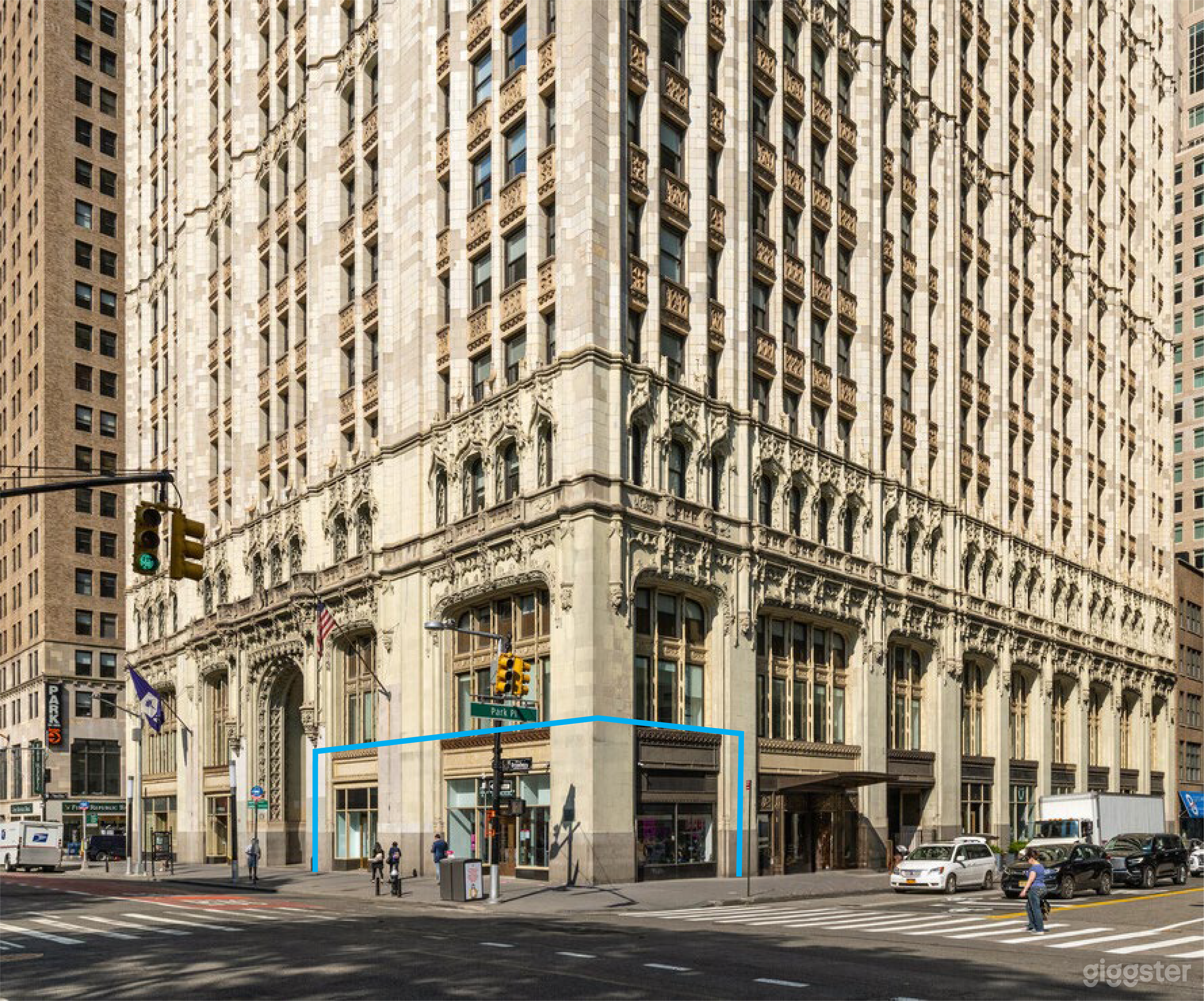 Broadway Fronting Retail Space at Historic NYC Landmark Photo 4