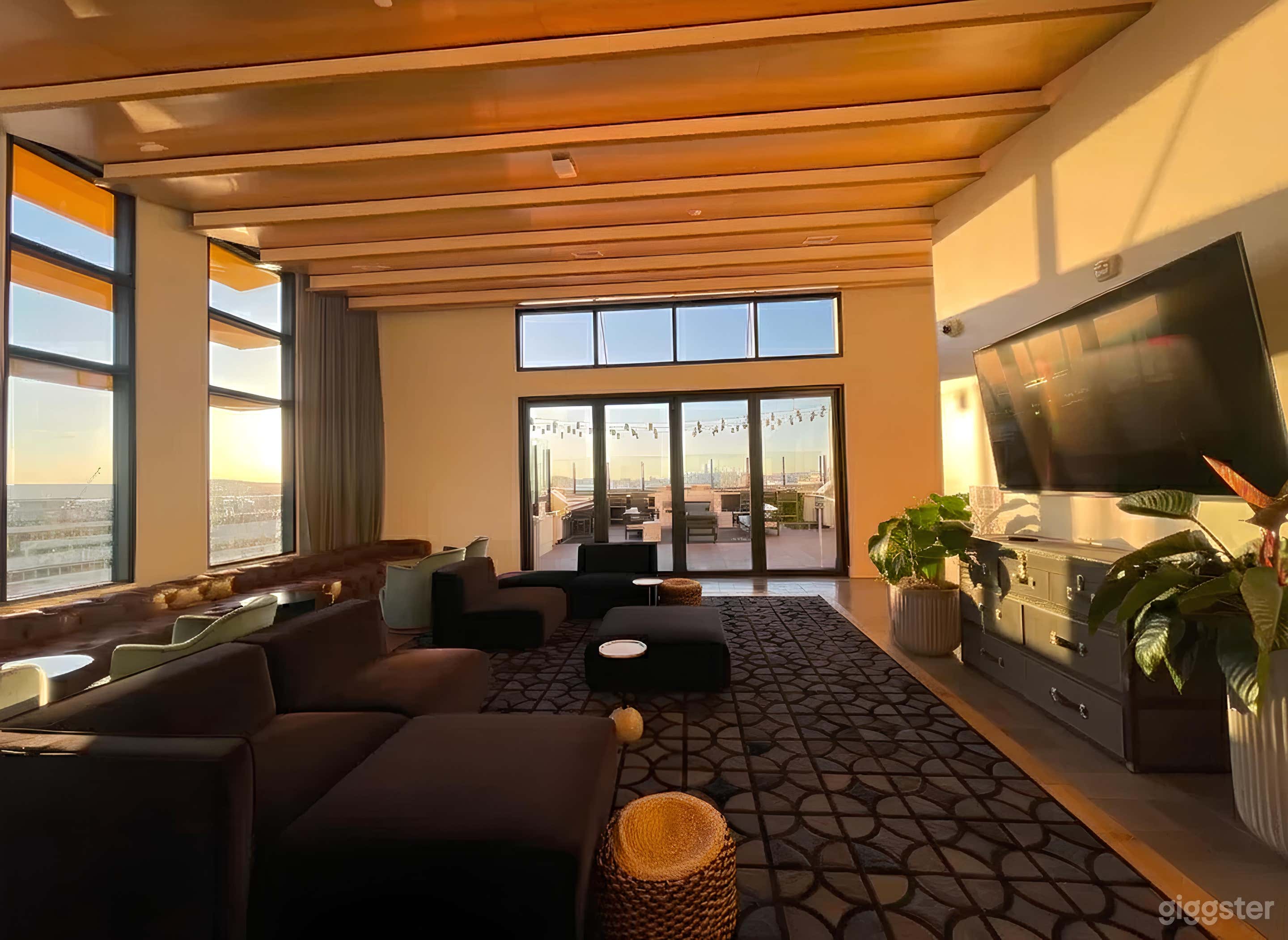 Warm & Open Event Space w/ Beautiful Skyline View Photo 1