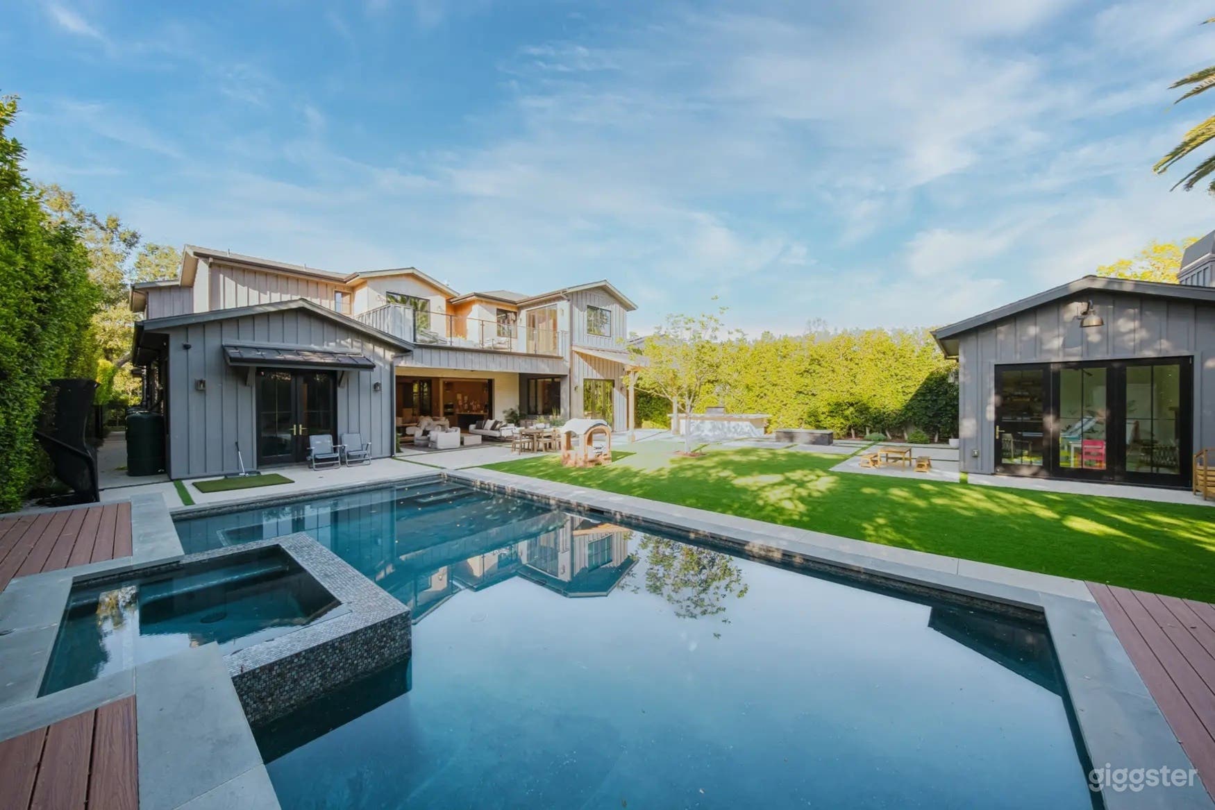 GOLDEN HOUR CINEMATIC OUTDOOR POOL Photo 4