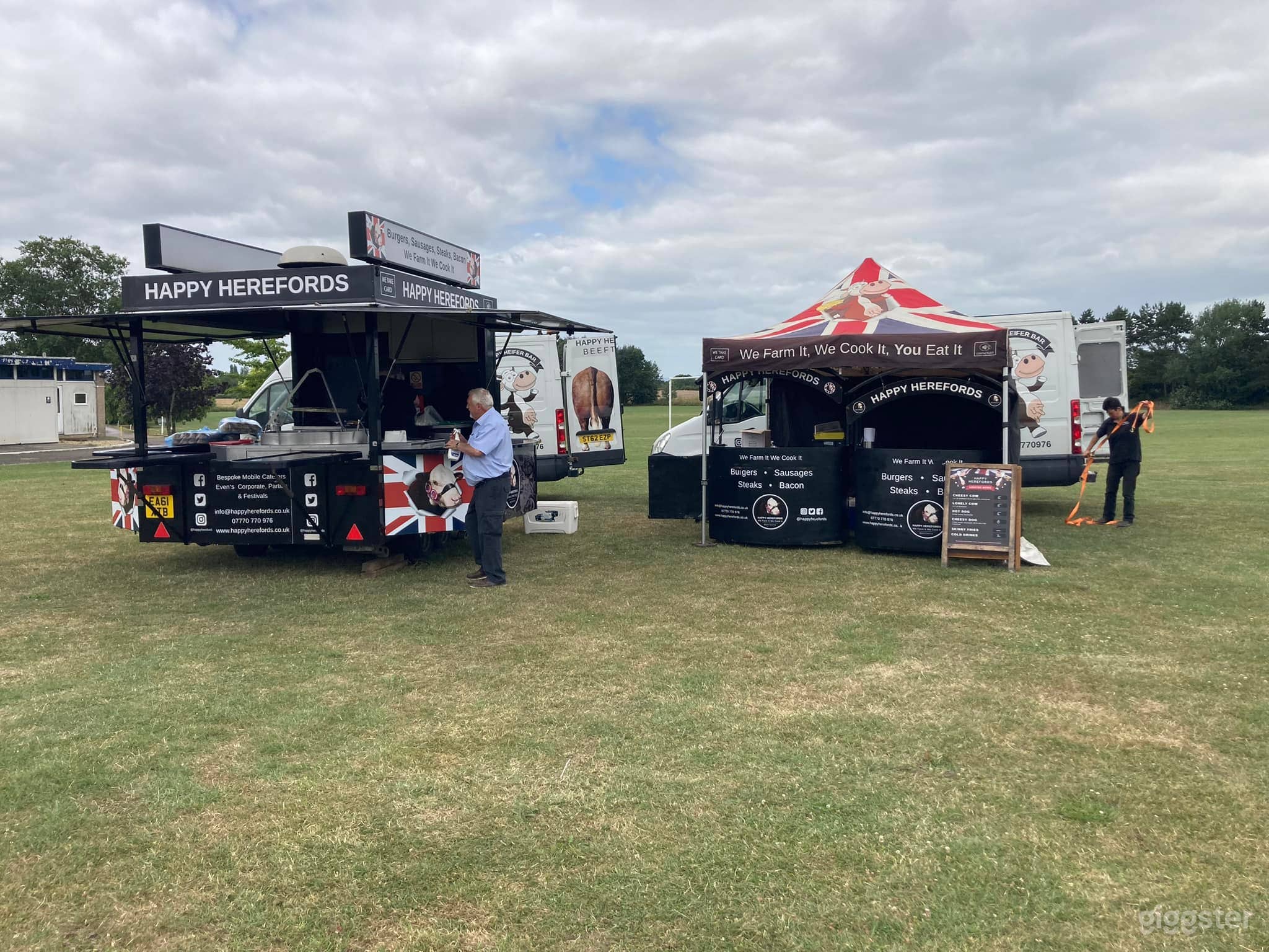 Bright Outdoor Space Photo 2